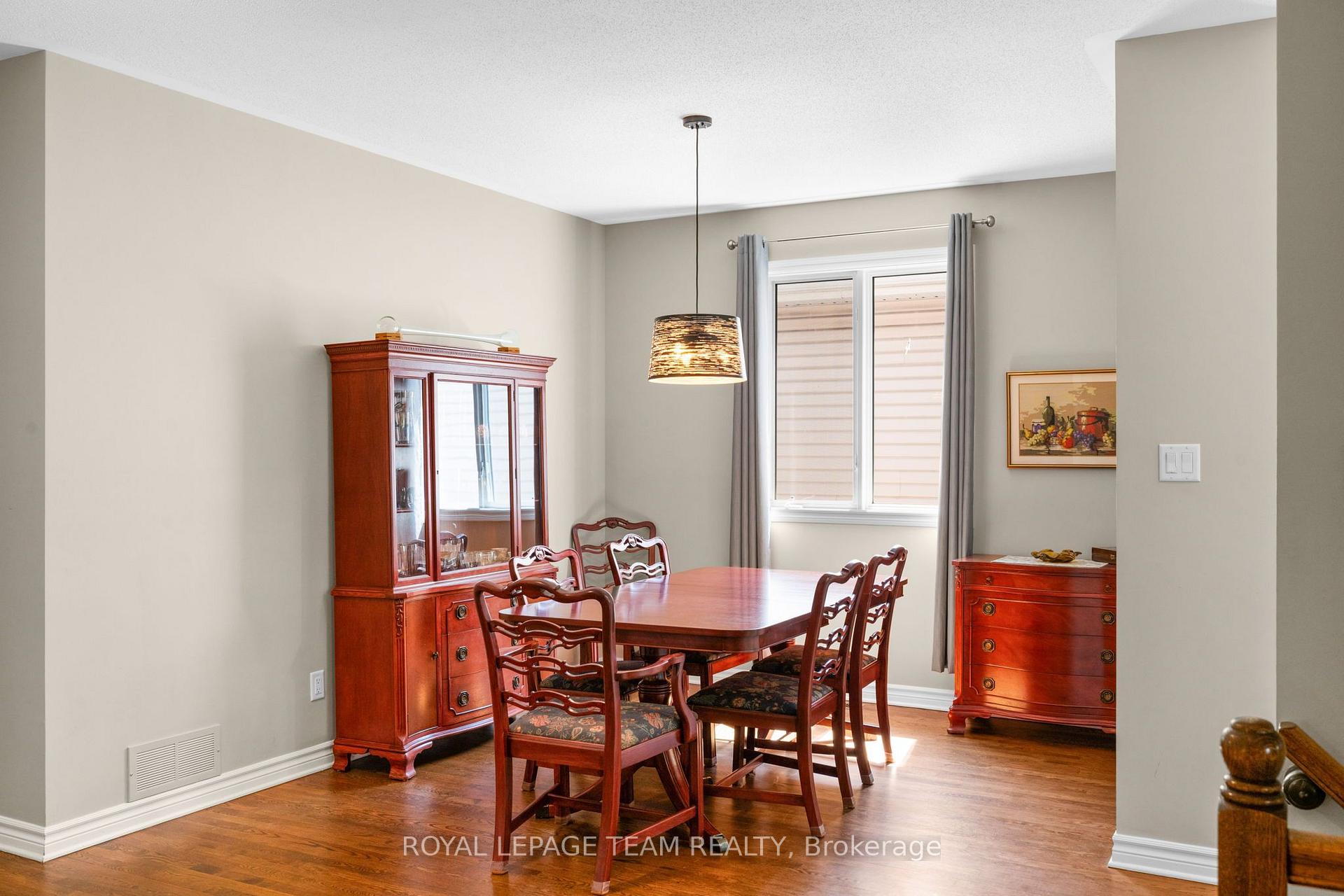 Photo 15 of 32 Trump Avenue, Ottawa, Central Park — HOMEH