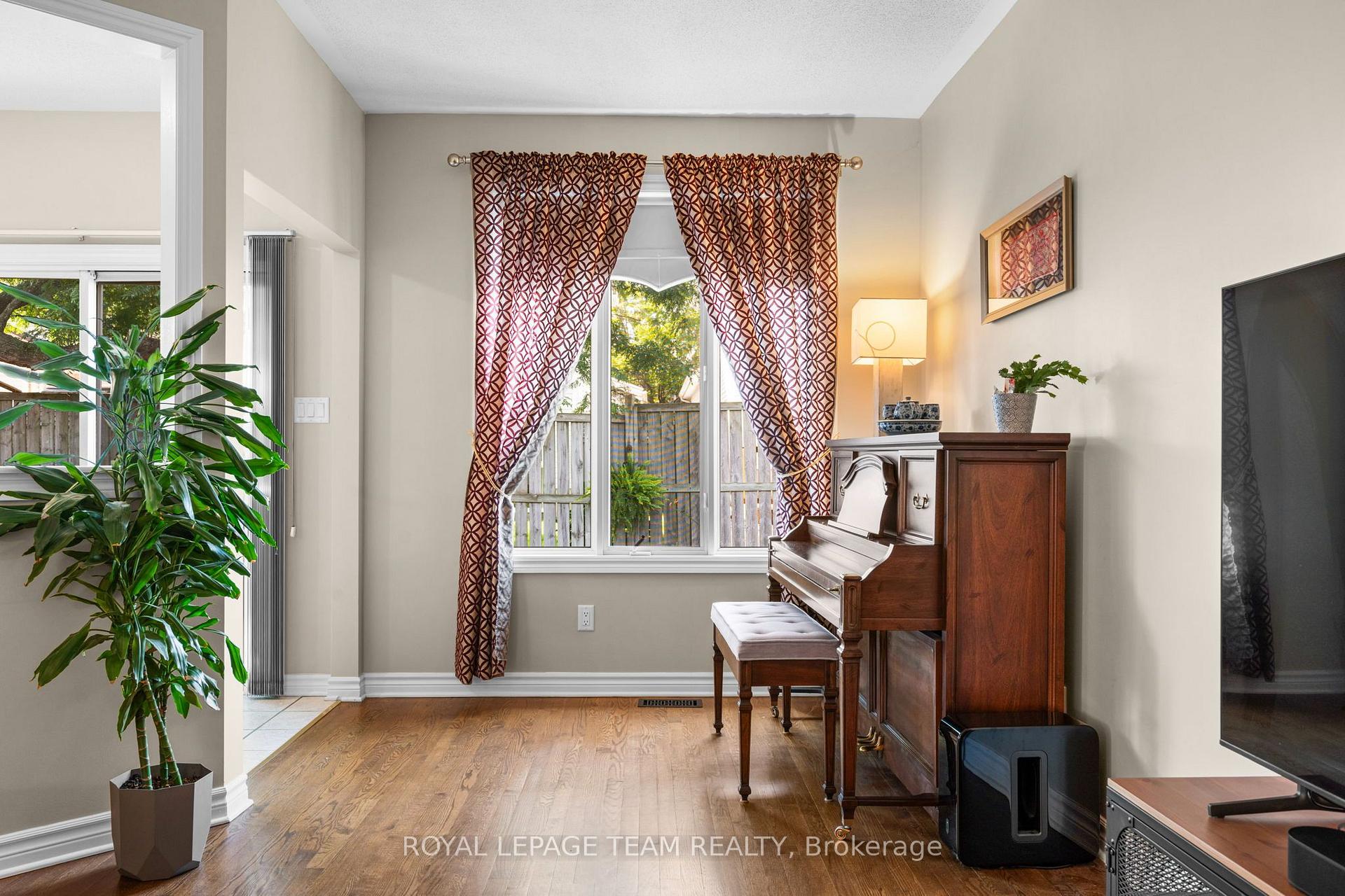 Photo 27 of 32 Trump Avenue, Ottawa, Central Park — HOMEH