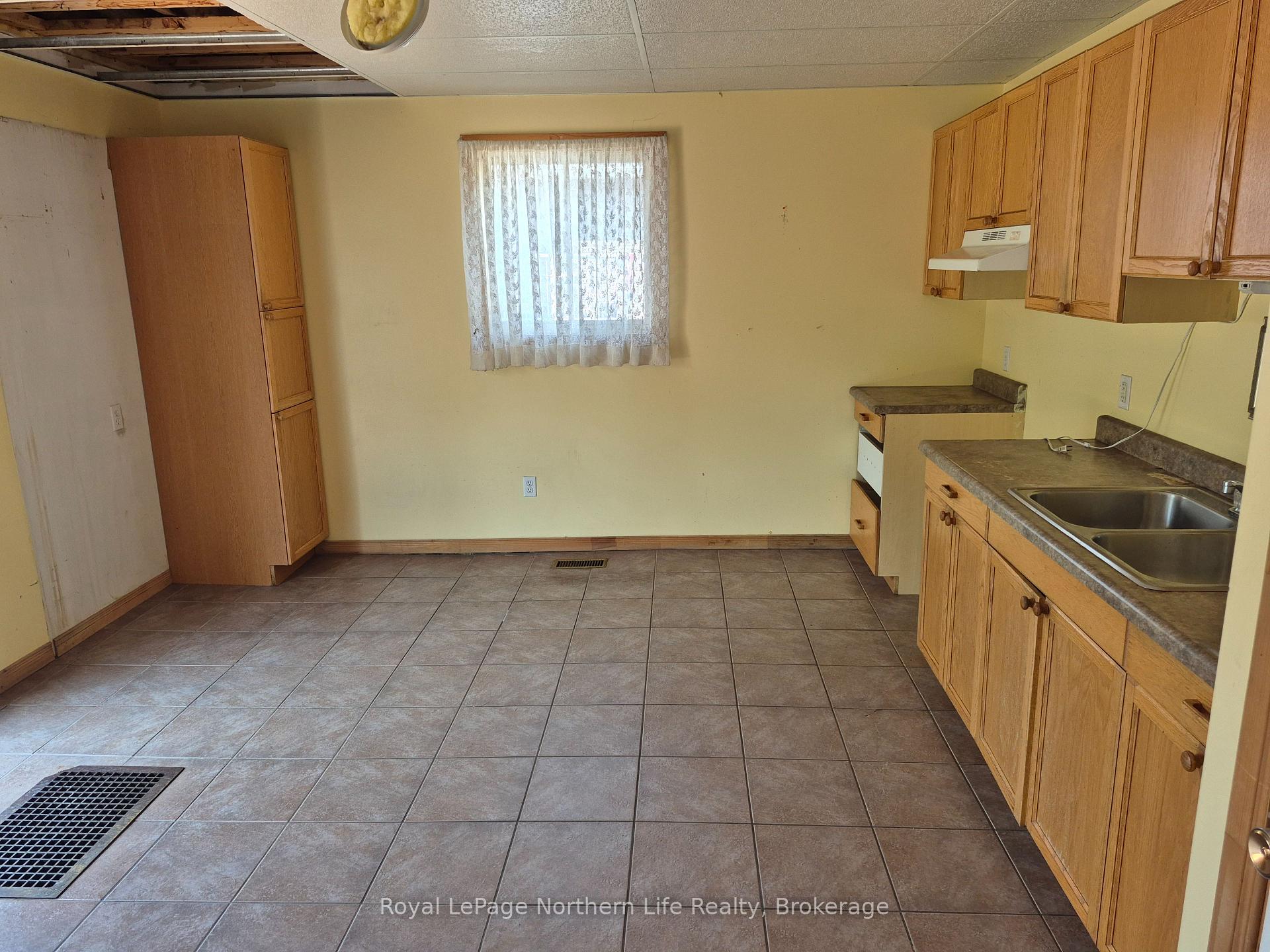 Photo 3 of 460 Earl Street, Mattawa — HOMEH