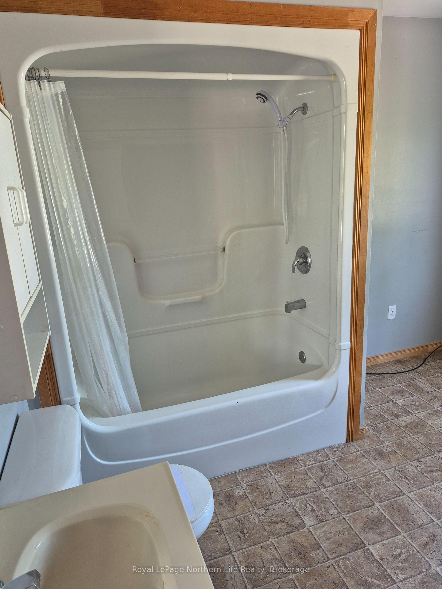 Photo 4 of 460 Earl Street, Mattawa — HOMEH