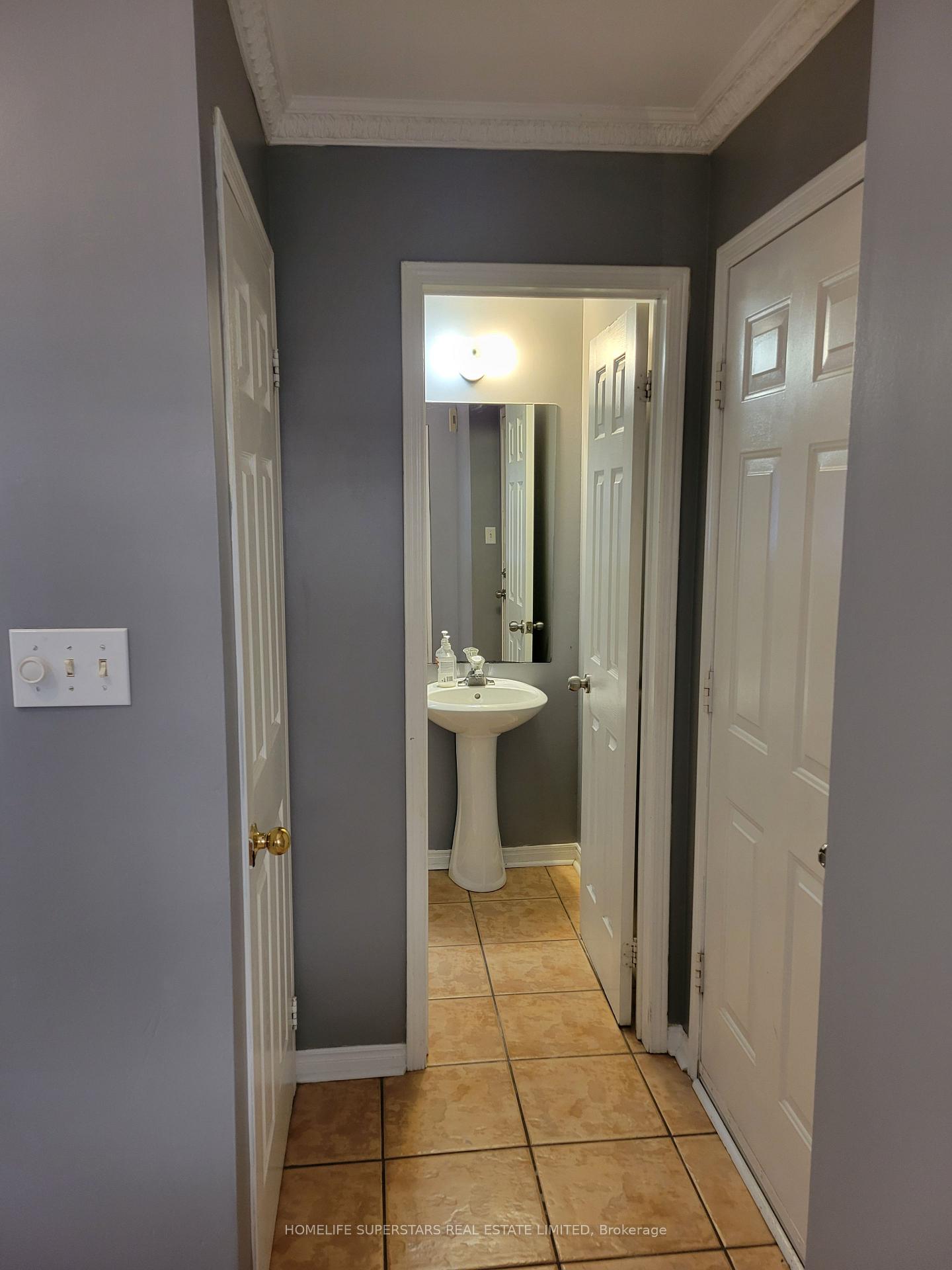 Photo 4 of 3784 Forest Bluff Crescent, Mississauga, Lisgar — HOMEH