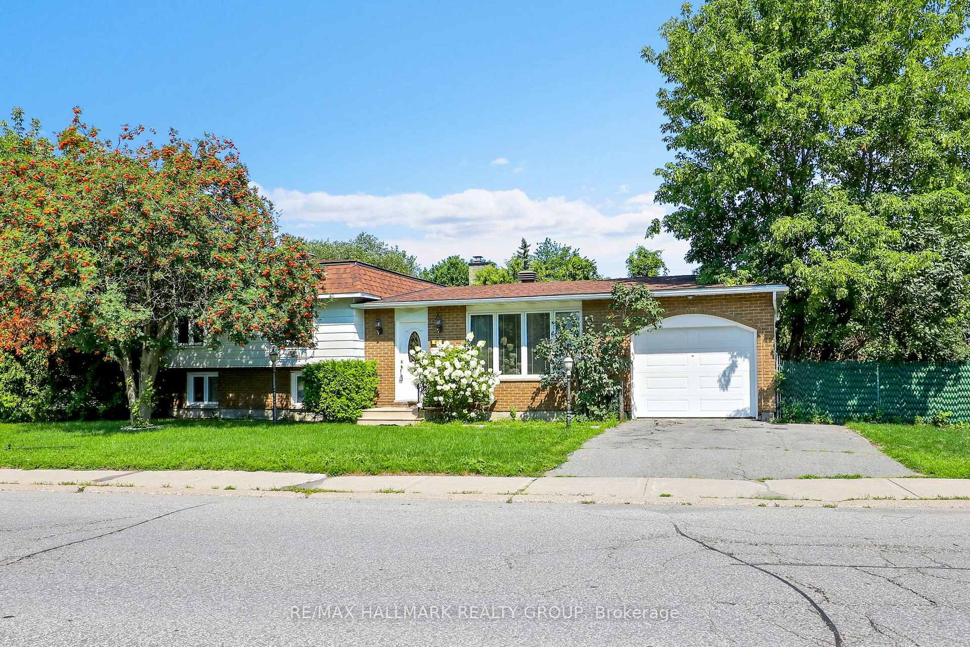 Photo 2 of 45 Larkin Drive, Ottawa, Barrhaven - Pheasant Run — HOMEH