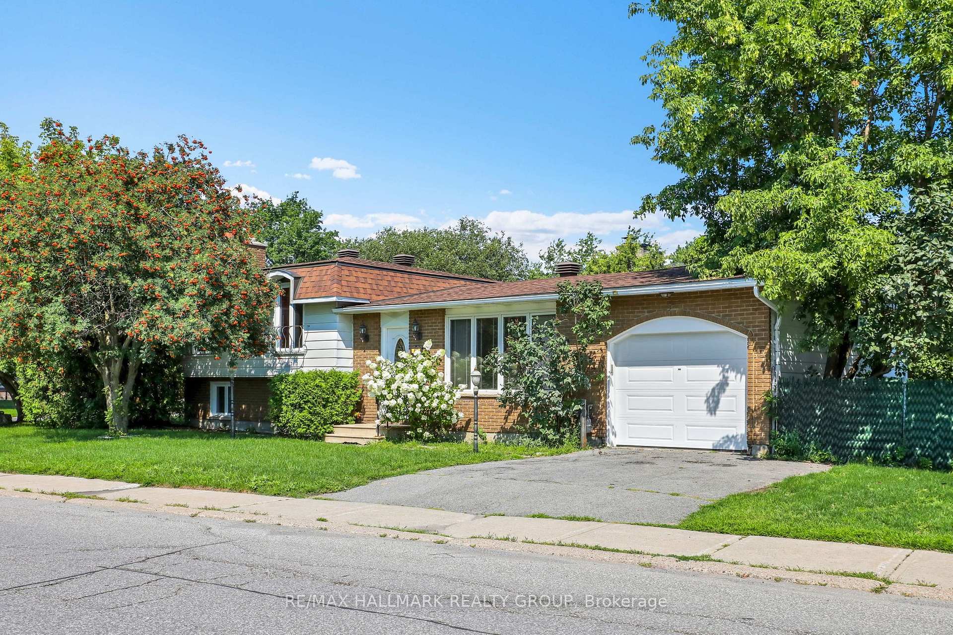 Photo 3 of 45 Larkin Drive, Ottawa, Barrhaven - Pheasant Run — HOMEH