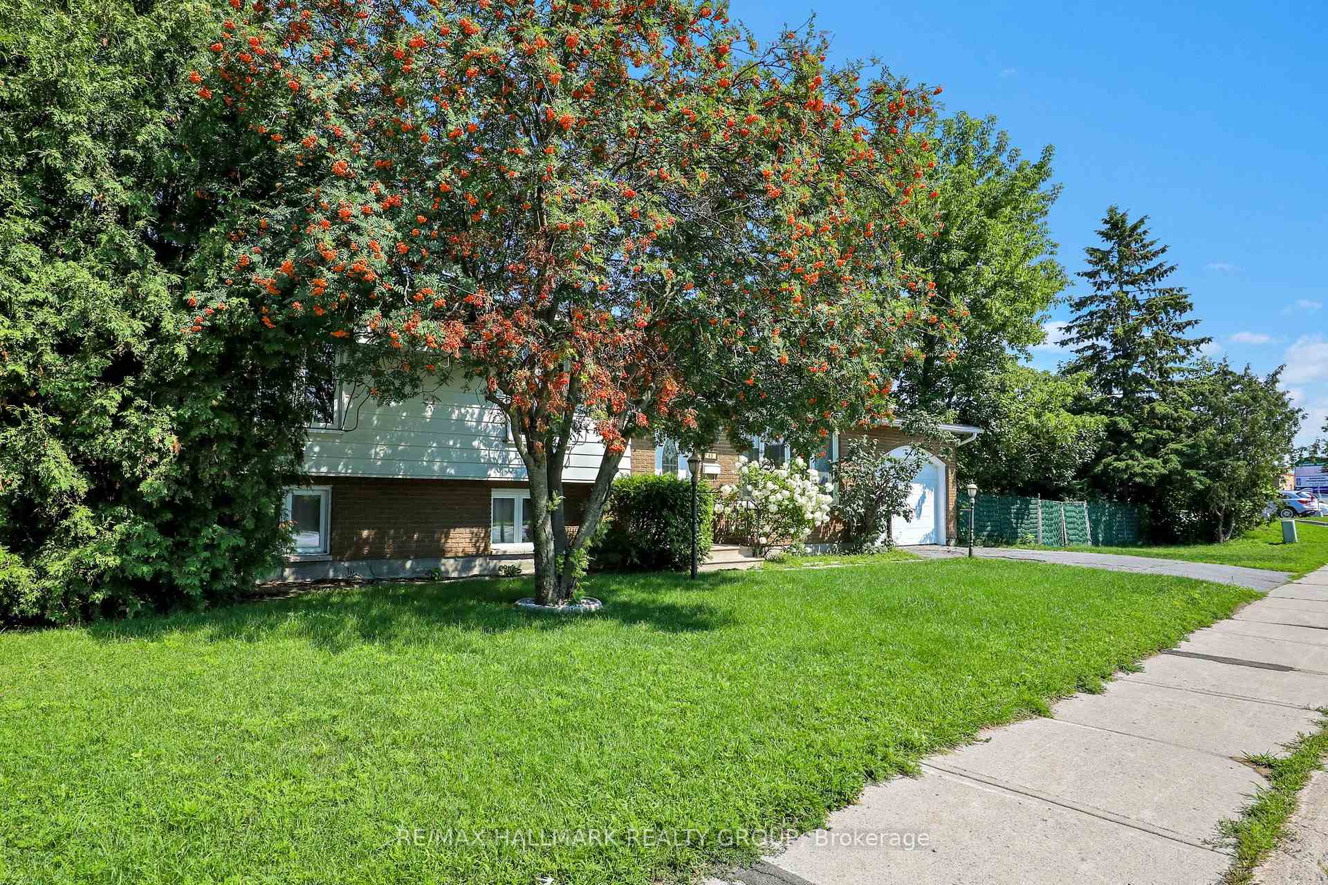 Photo 4 of 45 Larkin Drive, Ottawa, Barrhaven - Pheasant Run — HOMEH