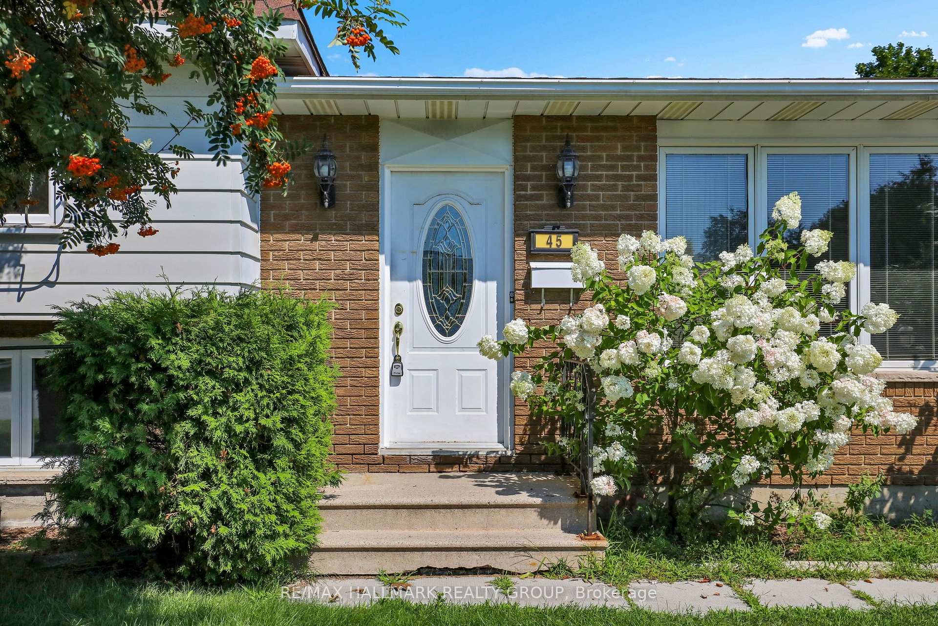 Photo 5 of 45 Larkin Drive, Ottawa, Barrhaven - Pheasant Run — HOMEH