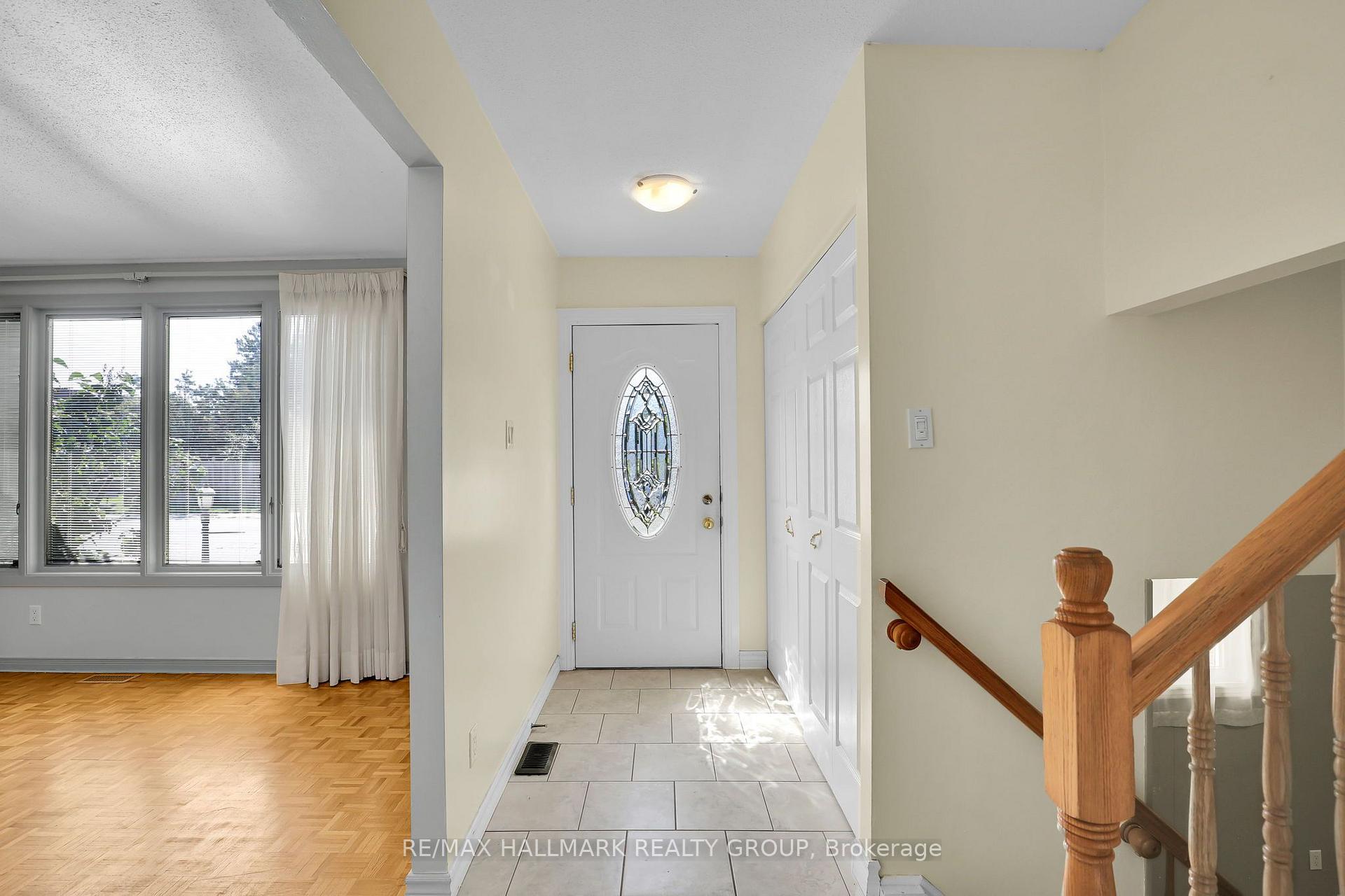 Photo 6 of 45 Larkin Drive, Ottawa, Barrhaven - Pheasant Run — HOMEH