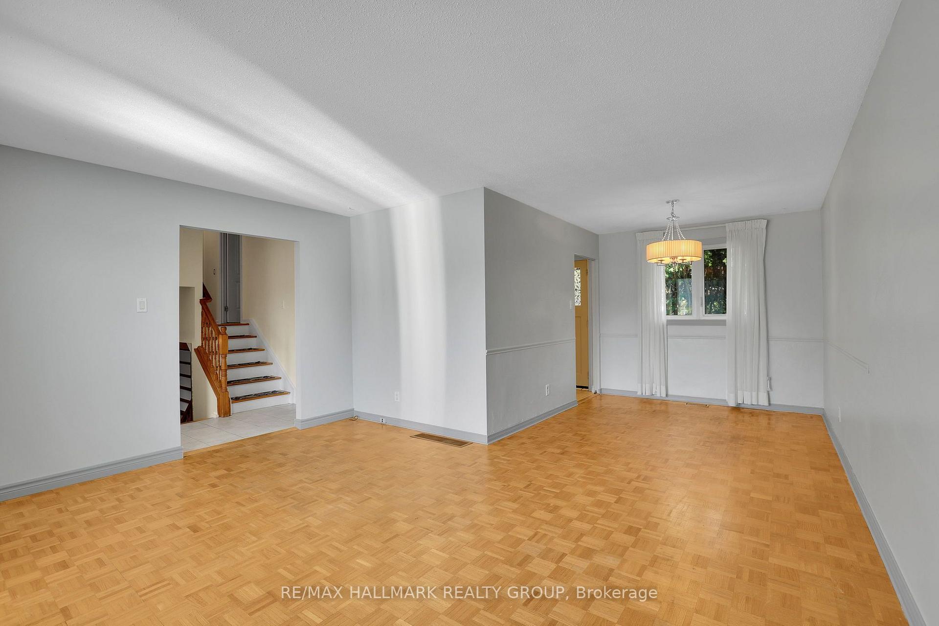 Photo 10 of 45 Larkin Drive, Ottawa, Barrhaven - Pheasant Run — HOMEH