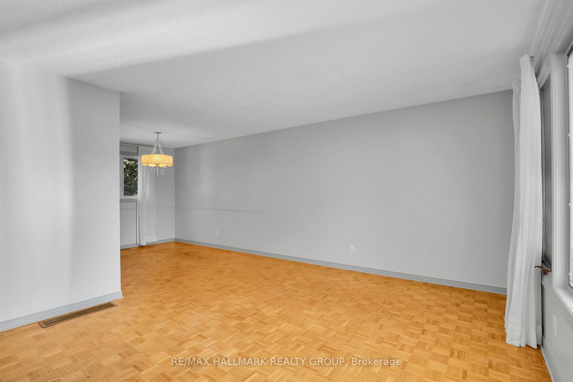 Photo 11 of 45 Larkin Drive, Ottawa, Barrhaven - Pheasant Run — HOMEH