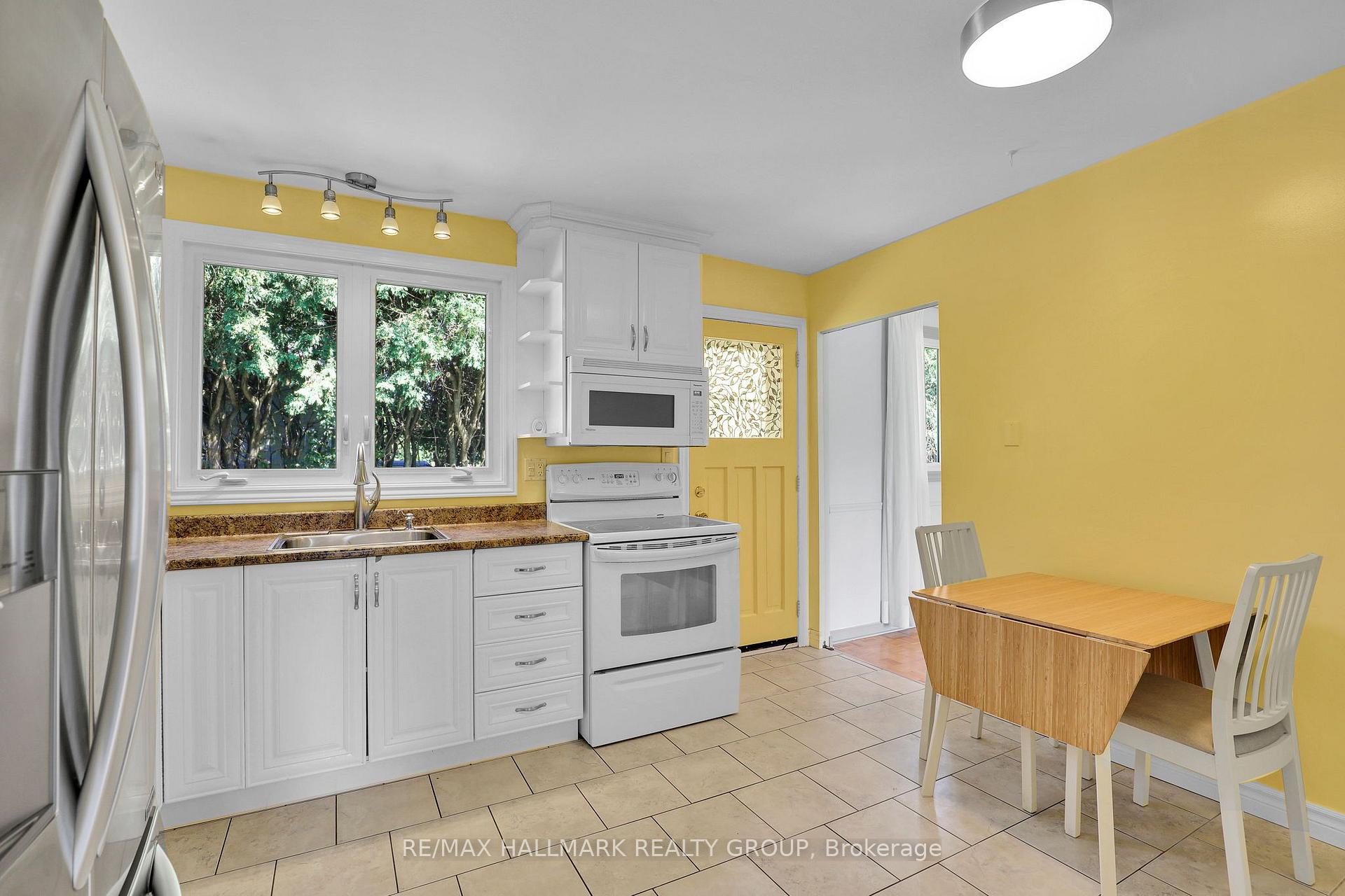 Photo 13 of 45 Larkin Drive, Ottawa, Barrhaven - Pheasant Run — HOMEH