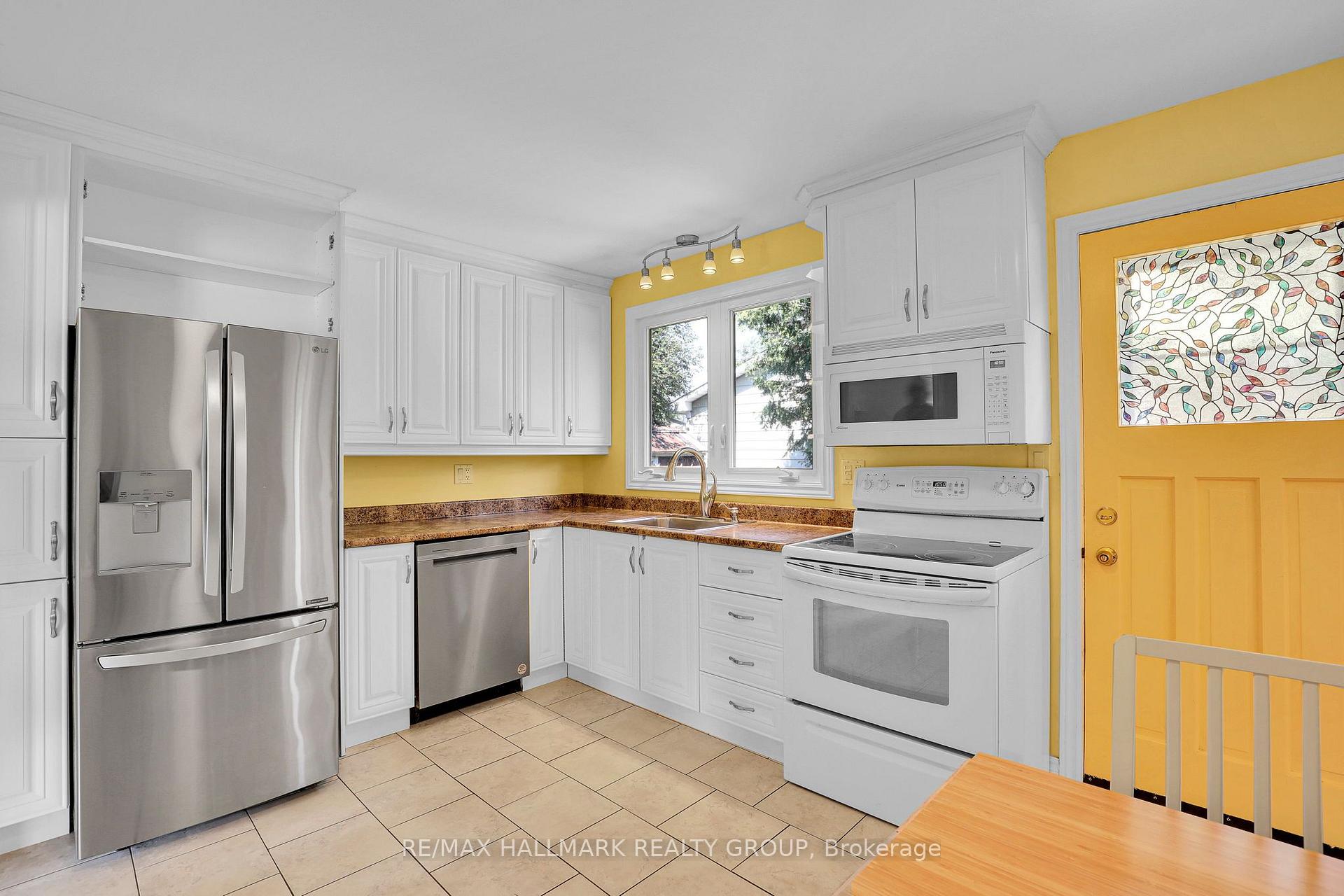 Photo 15 of 45 Larkin Drive, Ottawa, Barrhaven - Pheasant Run — HOMEH