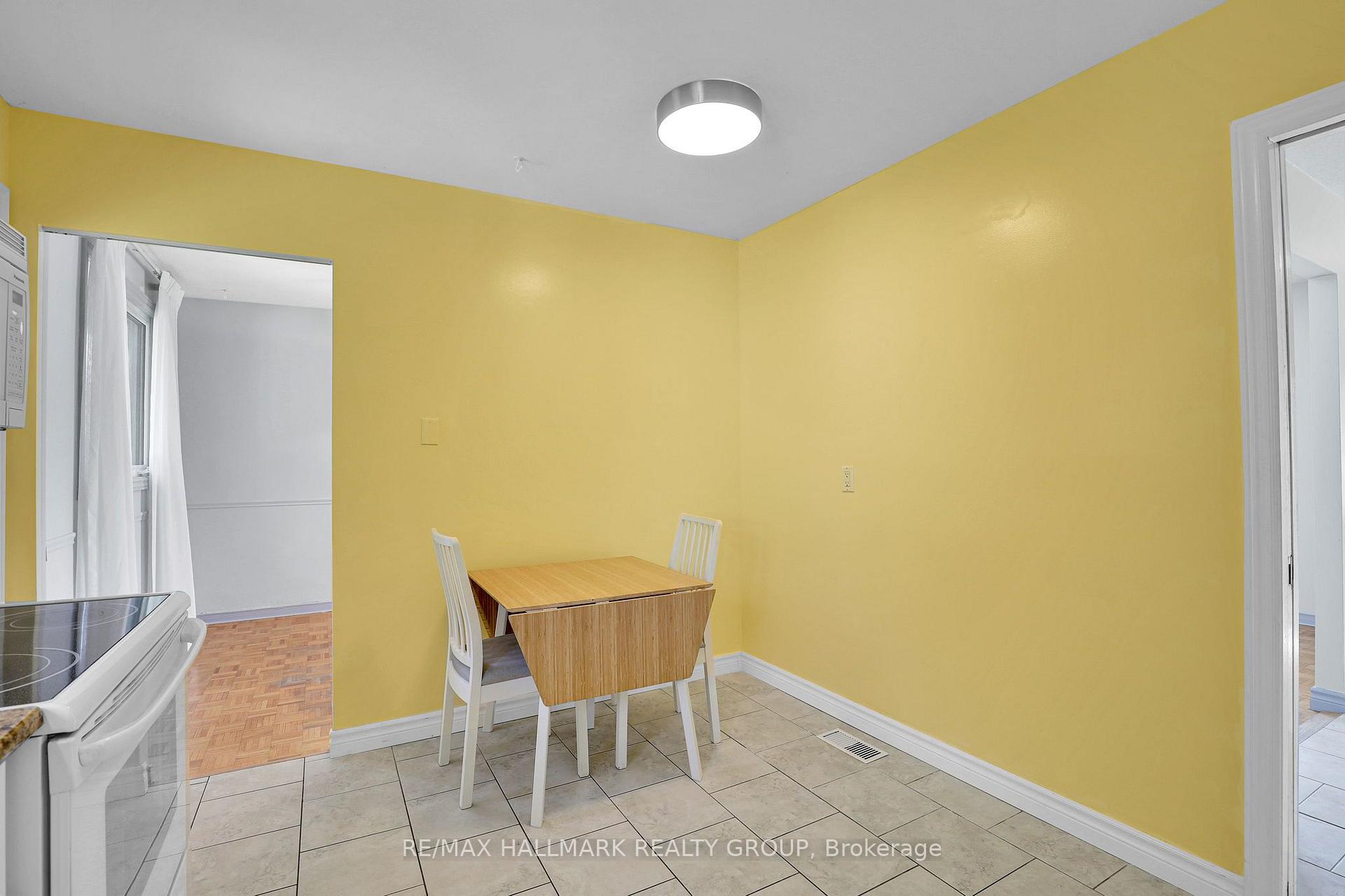 Photo 17 of 45 Larkin Drive, Ottawa, Barrhaven - Pheasant Run — HOMEH