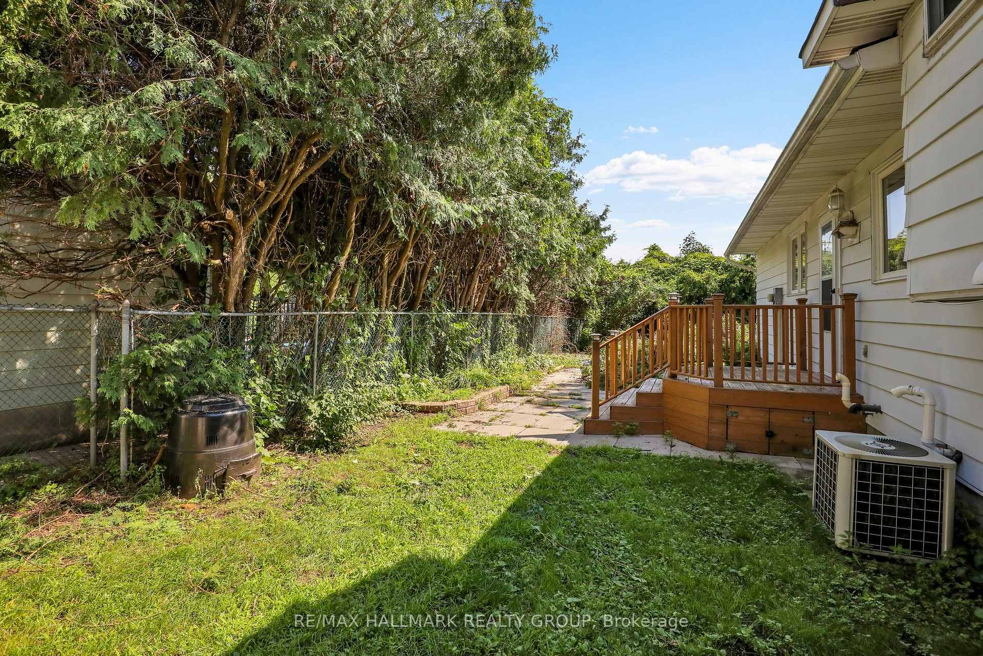 Photo 33 of 45 Larkin Drive, Ottawa, Barrhaven - Pheasant Run — HOMEH