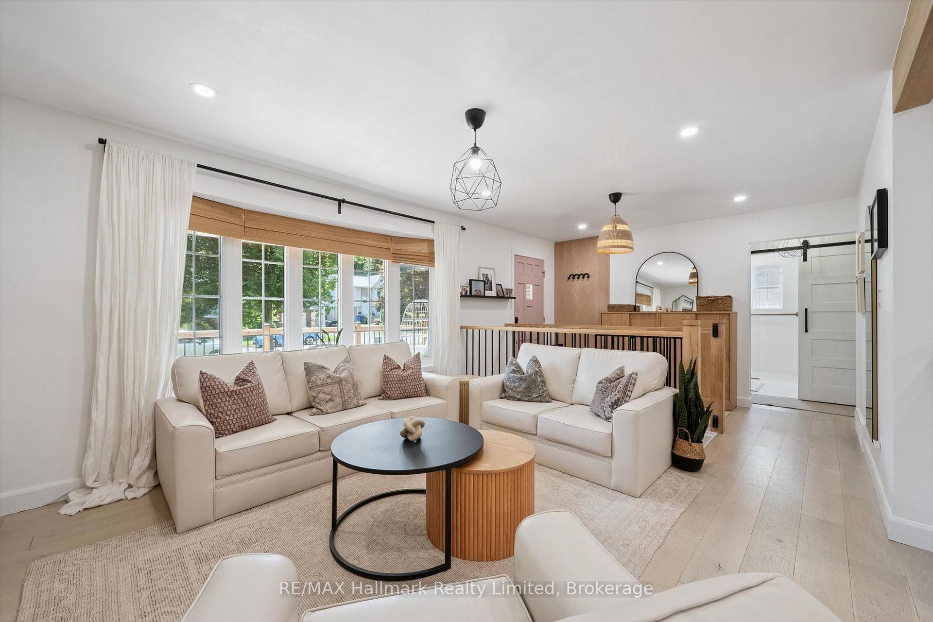 Photo 7 of 35 Matthew Drive, Guelph, Willow West/Sugarbush/West Acres — HOMEH