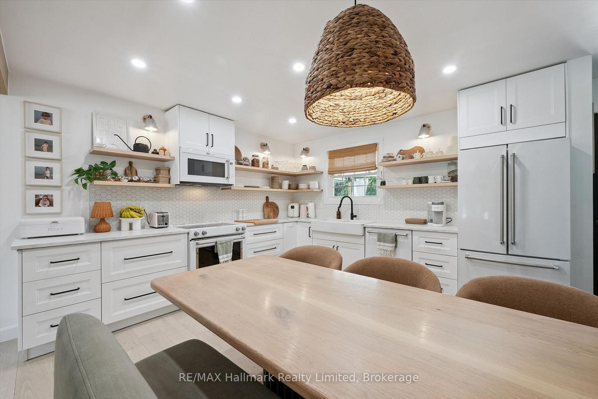 Photo 11 of 35 Matthew Drive, Guelph, Willow West/Sugarbush/West Acres — HOMEH