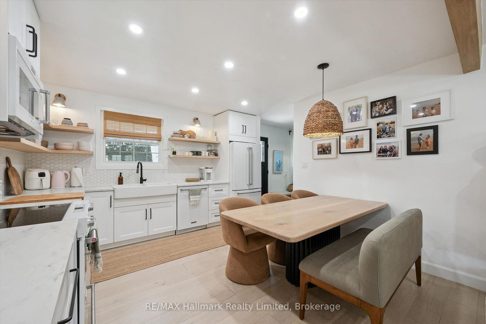 Photo 12 of 35 Matthew Drive, Guelph, Willow West/Sugarbush/West Acres — HOMEH