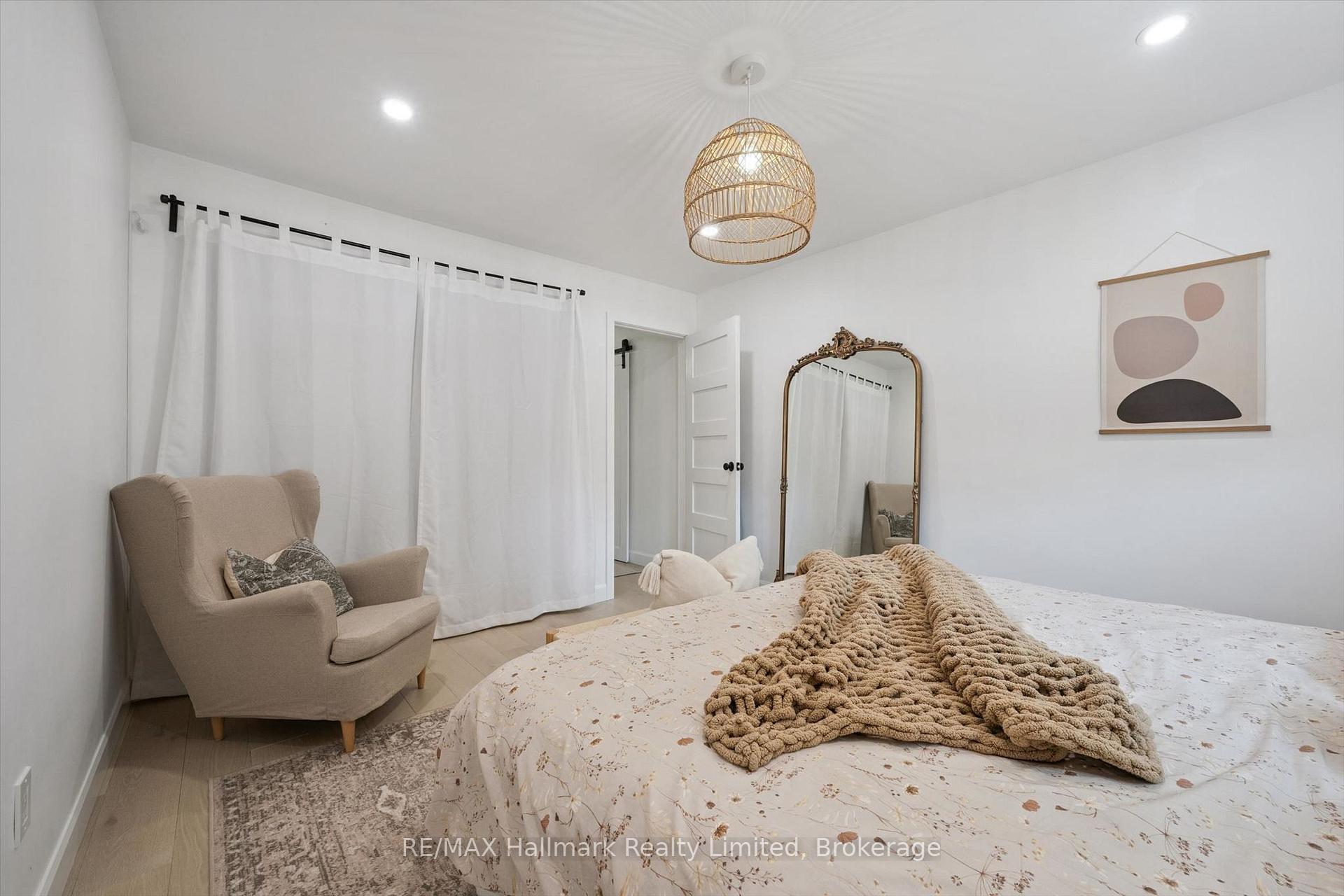 Photo 18 of 35 Matthew Drive, Guelph, Willow West/Sugarbush/West Acres — HOMEH