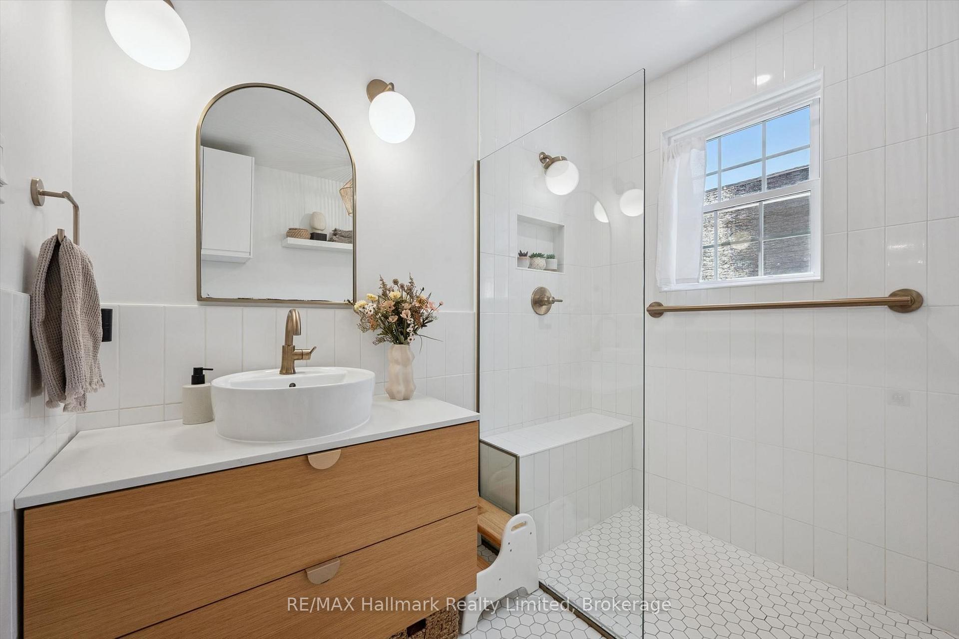 Photo 21 of 35 Matthew Drive, Guelph, Willow West/Sugarbush/West Acres — HOMEH