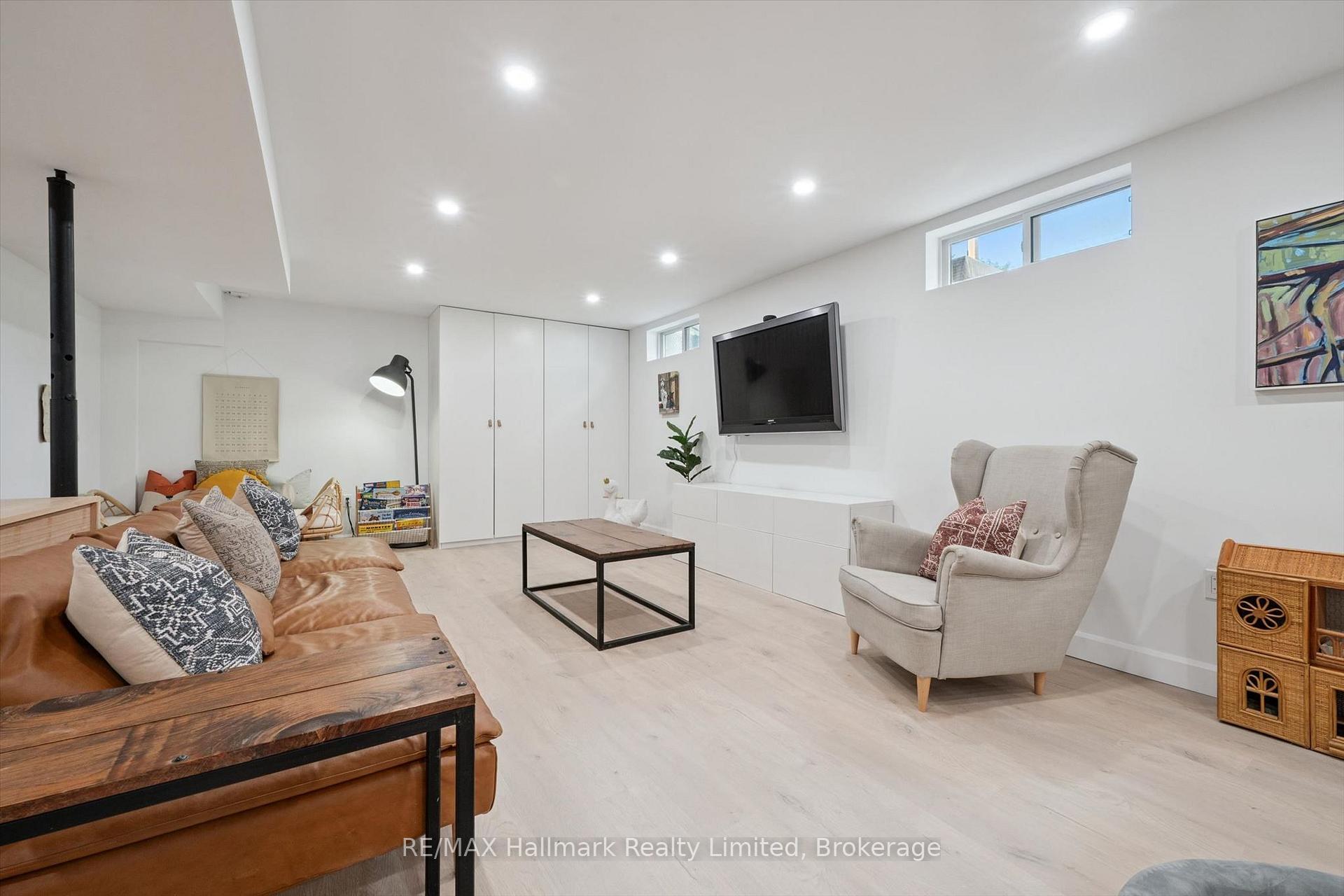 Photo 24 of 35 Matthew Drive, Guelph, Willow West/Sugarbush/West Acres — HOMEH