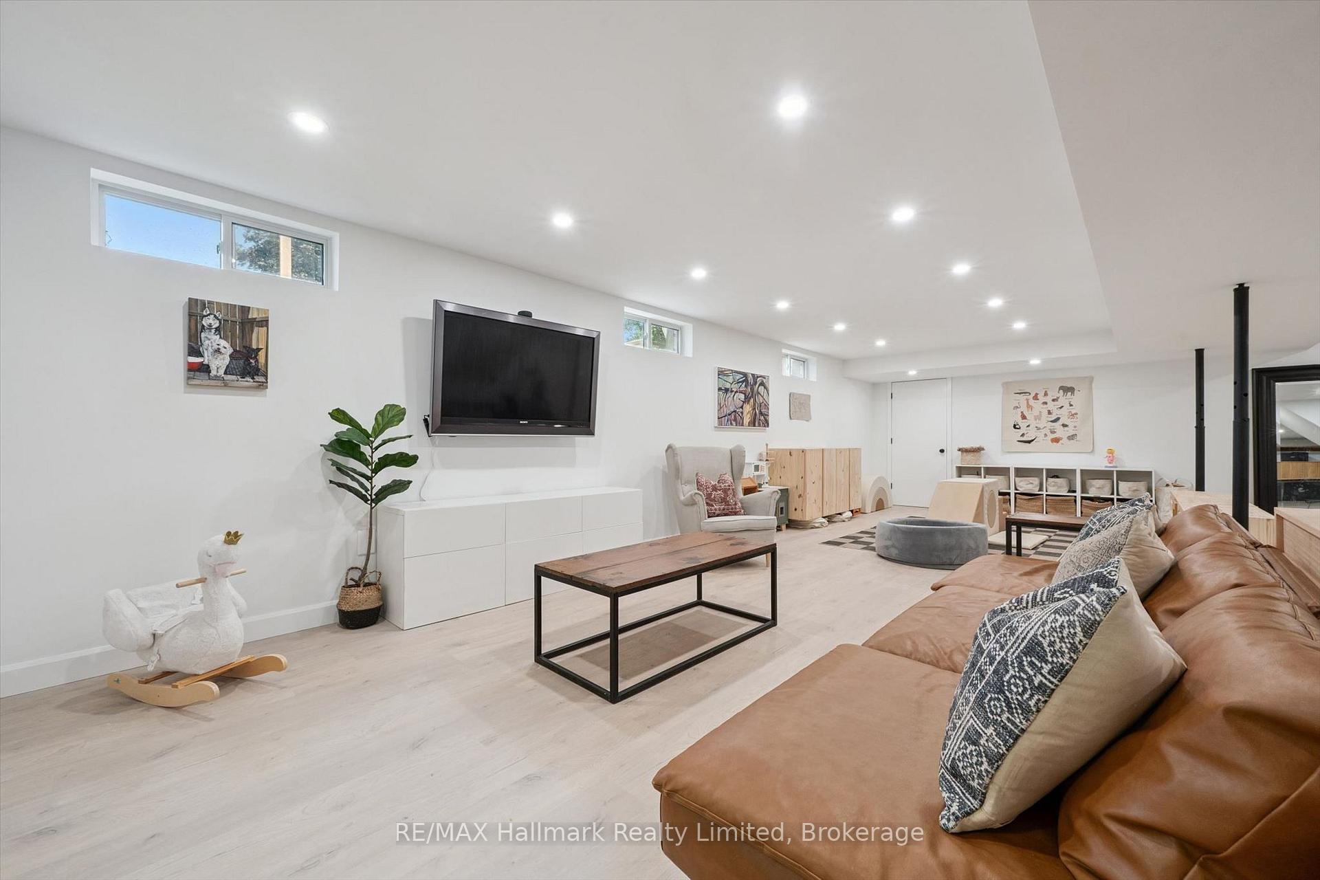 Photo 25 of 35 Matthew Drive, Guelph, Willow West/Sugarbush/West Acres — HOMEH