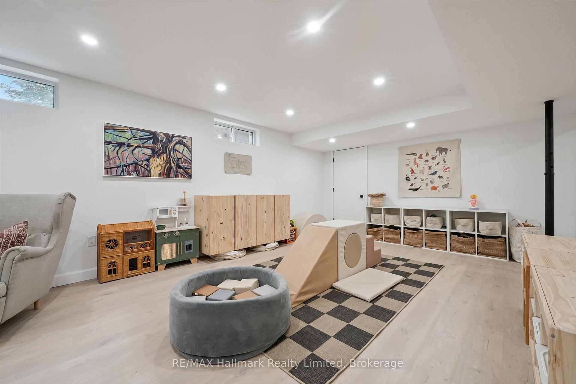 Photo 27 of 35 Matthew Drive, Guelph, Willow West/Sugarbush/West Acres — HOMEH