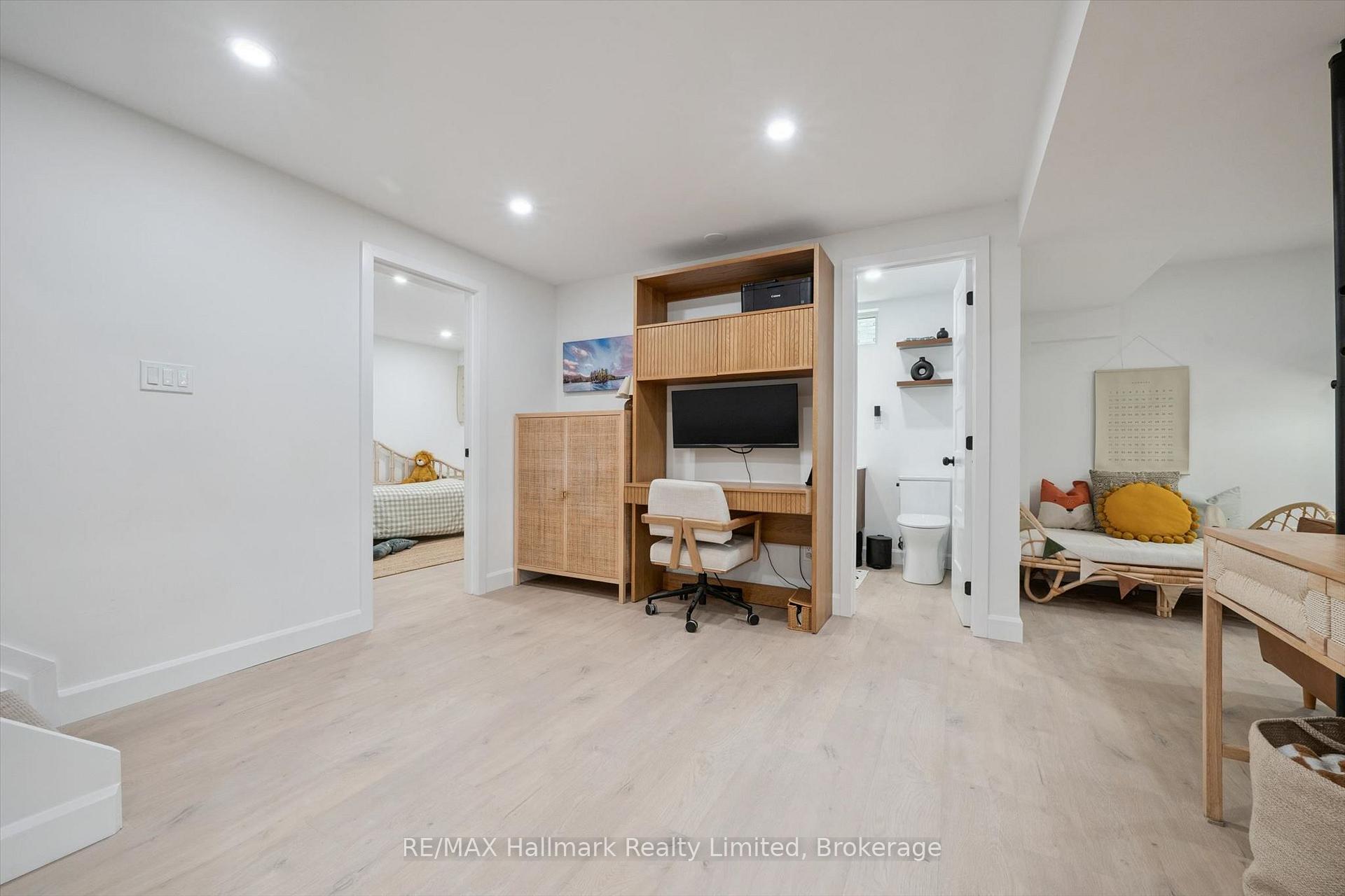 Photo 28 of 35 Matthew Drive, Guelph, Willow West/Sugarbush/West Acres — HOMEH
