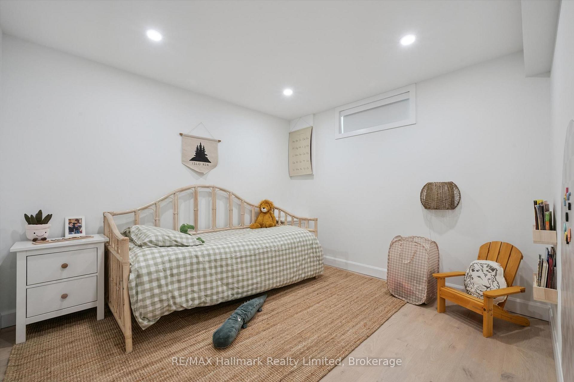 Photo 29 of 35 Matthew Drive, Guelph, Willow West/Sugarbush/West Acres — HOMEH