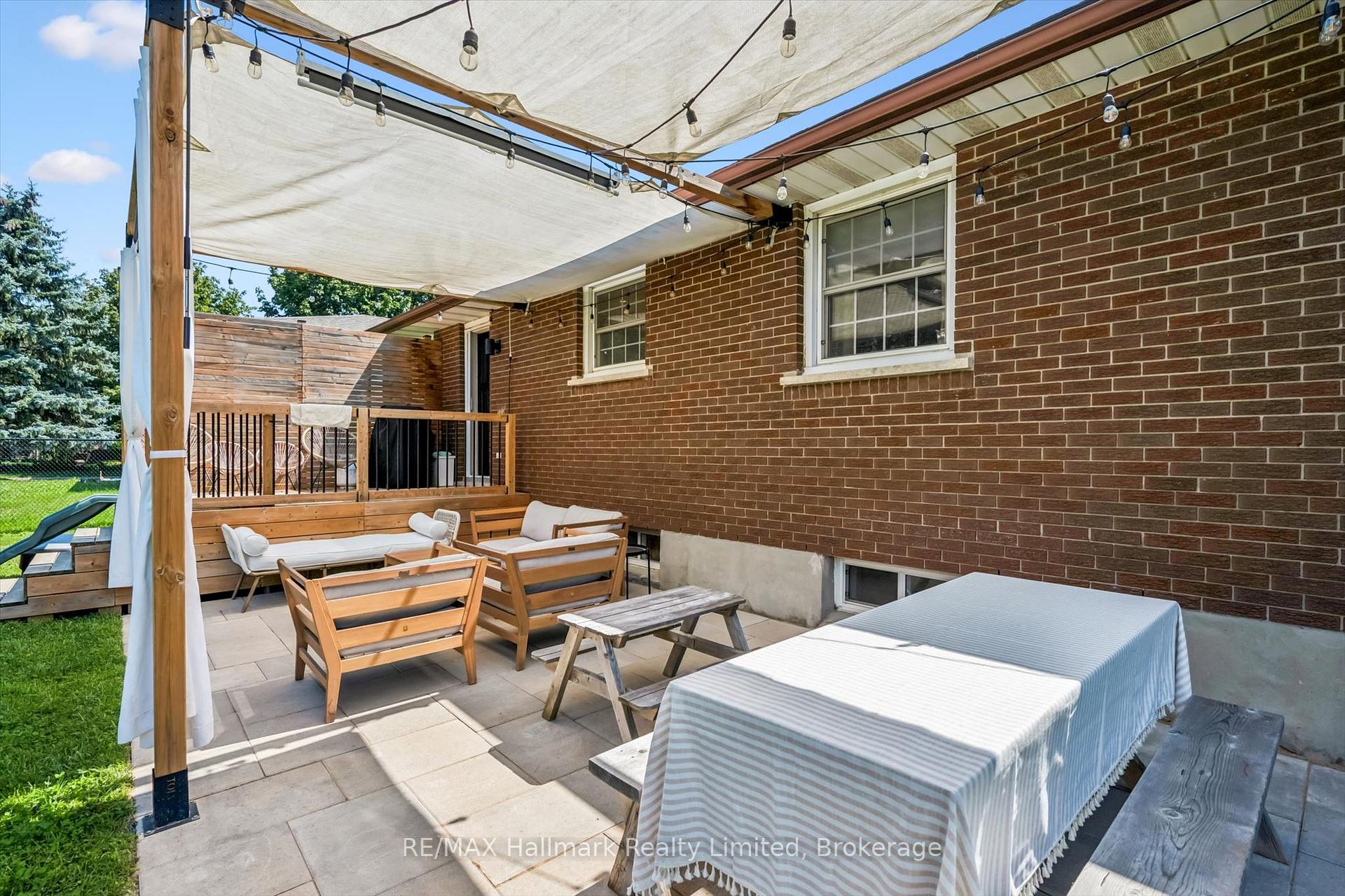Photo 33 of 35 Matthew Drive, Guelph, Willow West/Sugarbush/West Acres — HOMEH