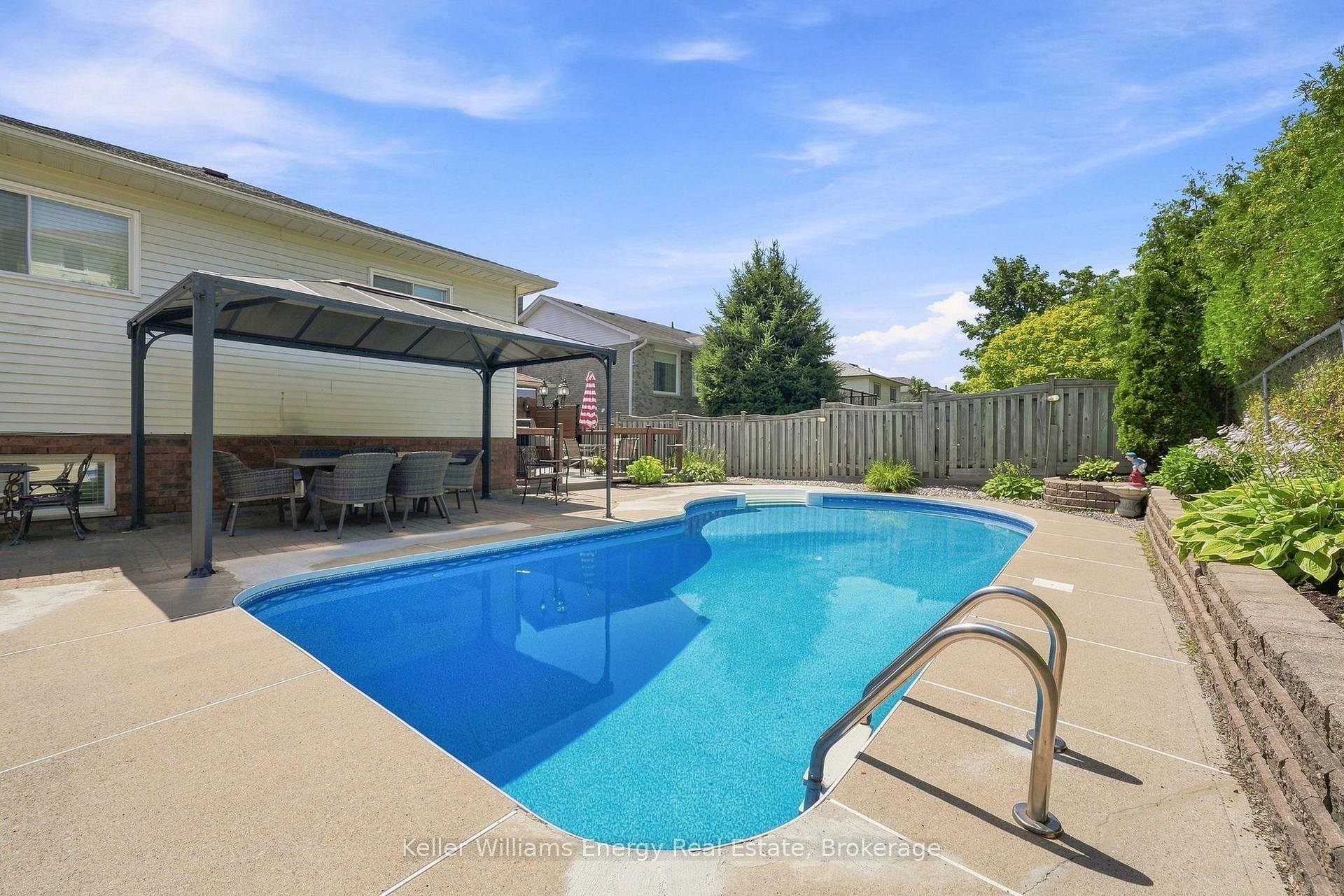 Photo 3 of 860 Copperfield Drive, Oshawa, Eastdale — HOMEH