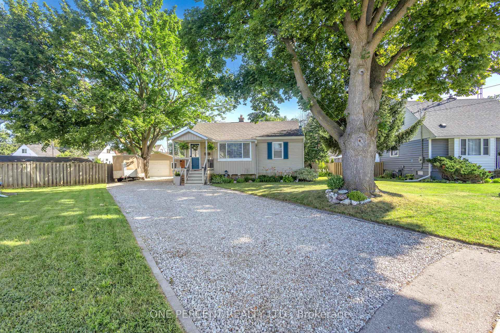 Photo 2 of 71 Alexander Drive, Brantford, Holmesdale-Lansdowne — HOMEH