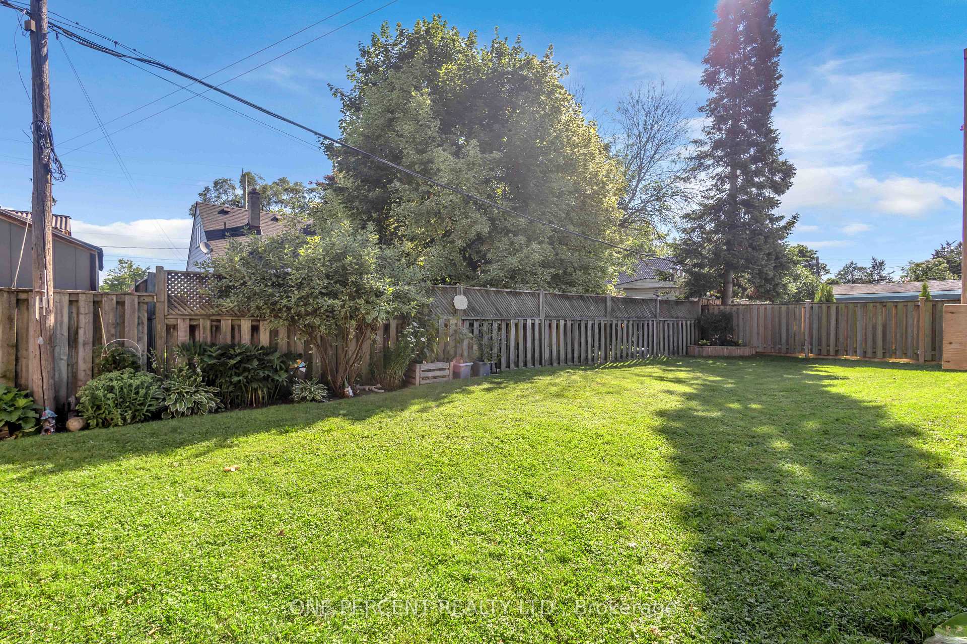Photo 10 of 71 Alexander Drive, Brantford, Holmesdale-Lansdowne — HOMEH