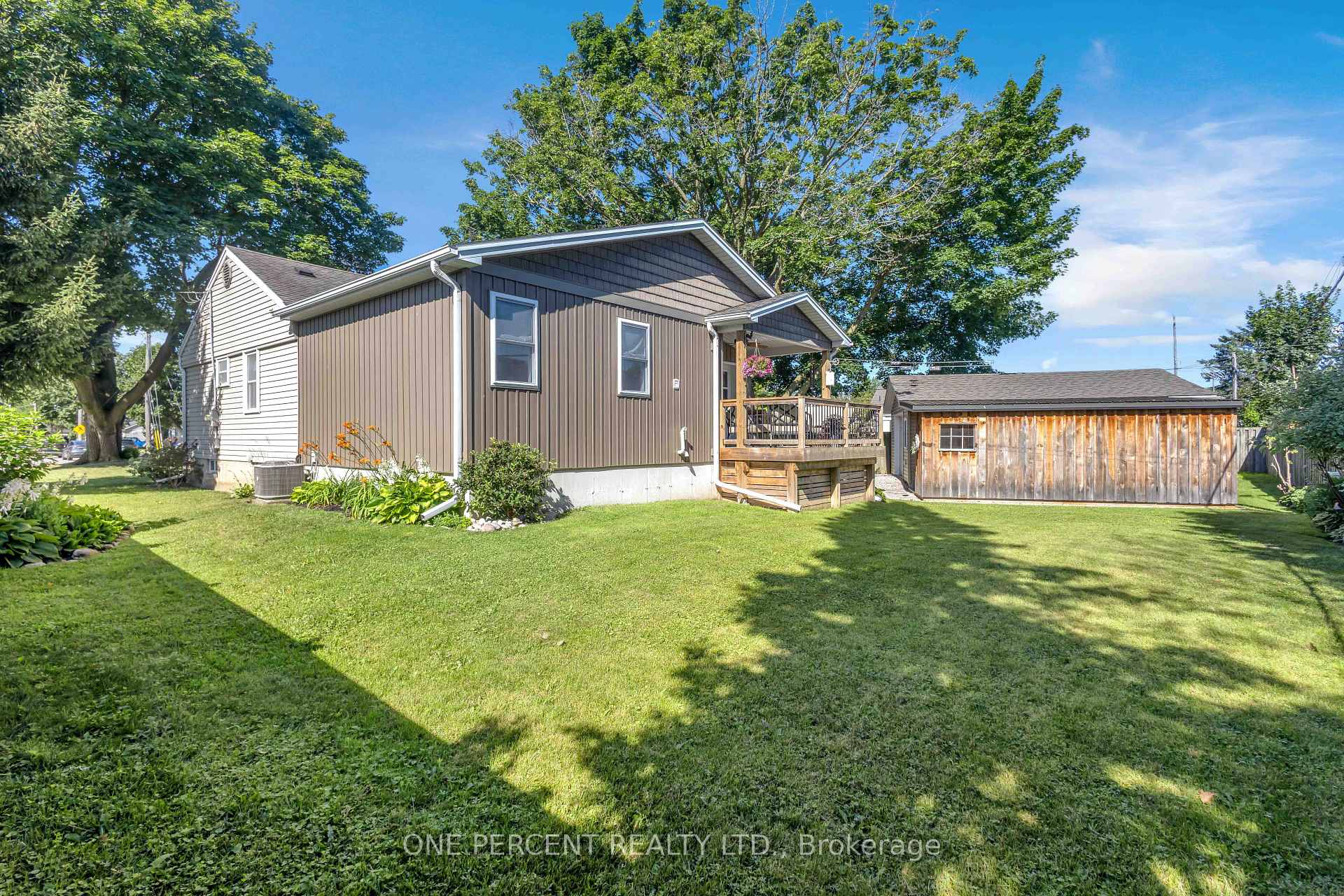 Photo 11 of 71 Alexander Drive, Brantford, Holmesdale-Lansdowne — HOMEH