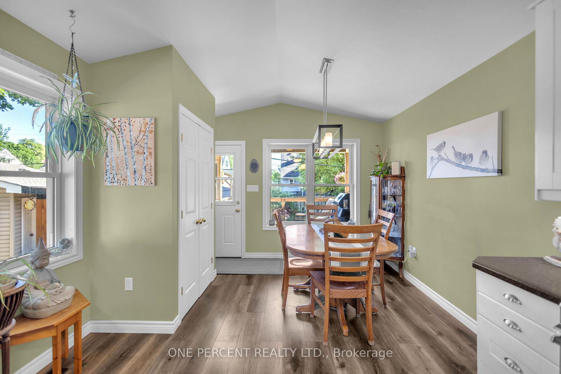 Photo 20 of 71 Alexander Drive, Brantford, Holmesdale-Lansdowne — HOMEH