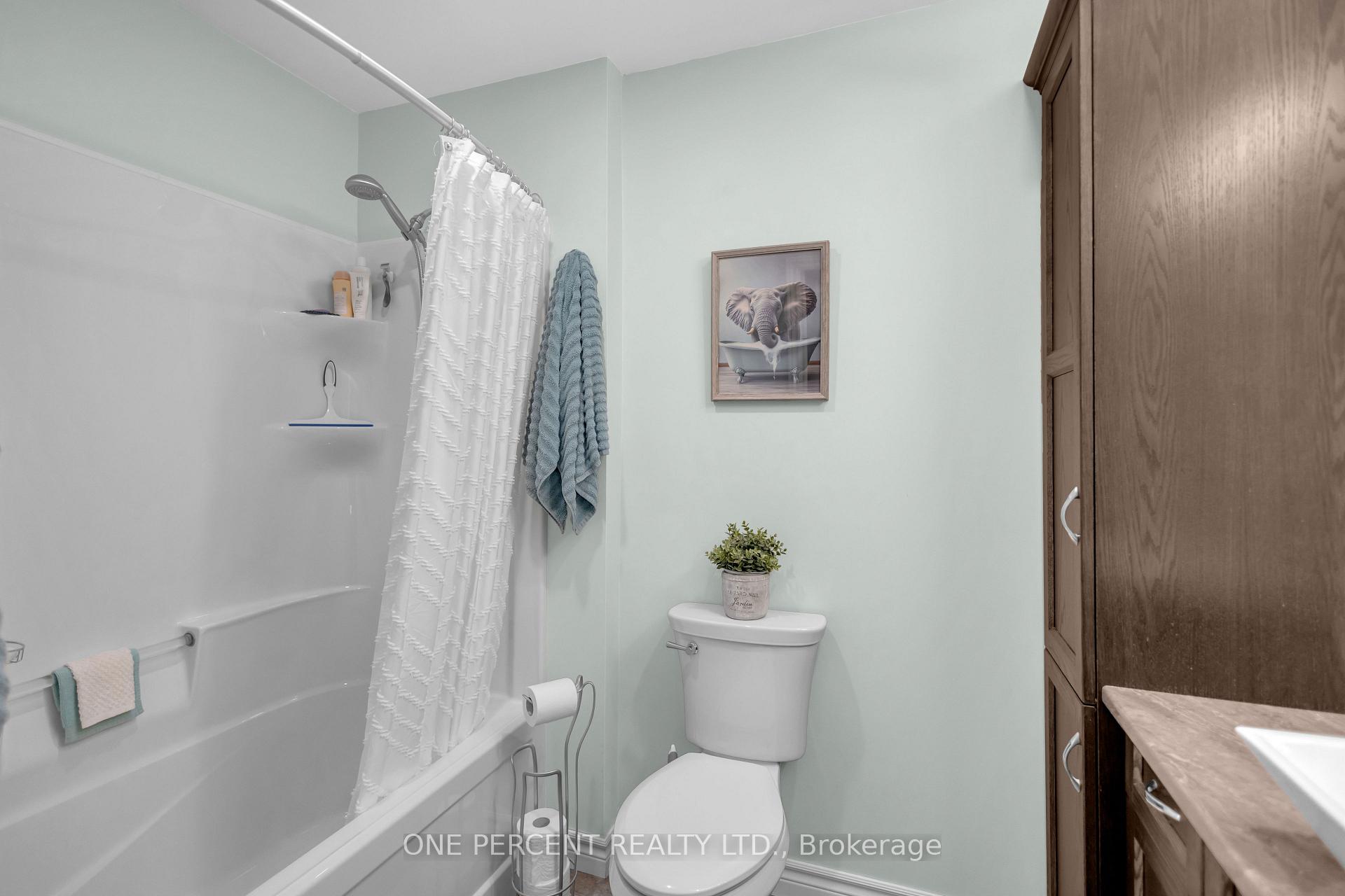 Photo 24 of 71 Alexander Drive, Brantford, Holmesdale-Lansdowne — HOMEH