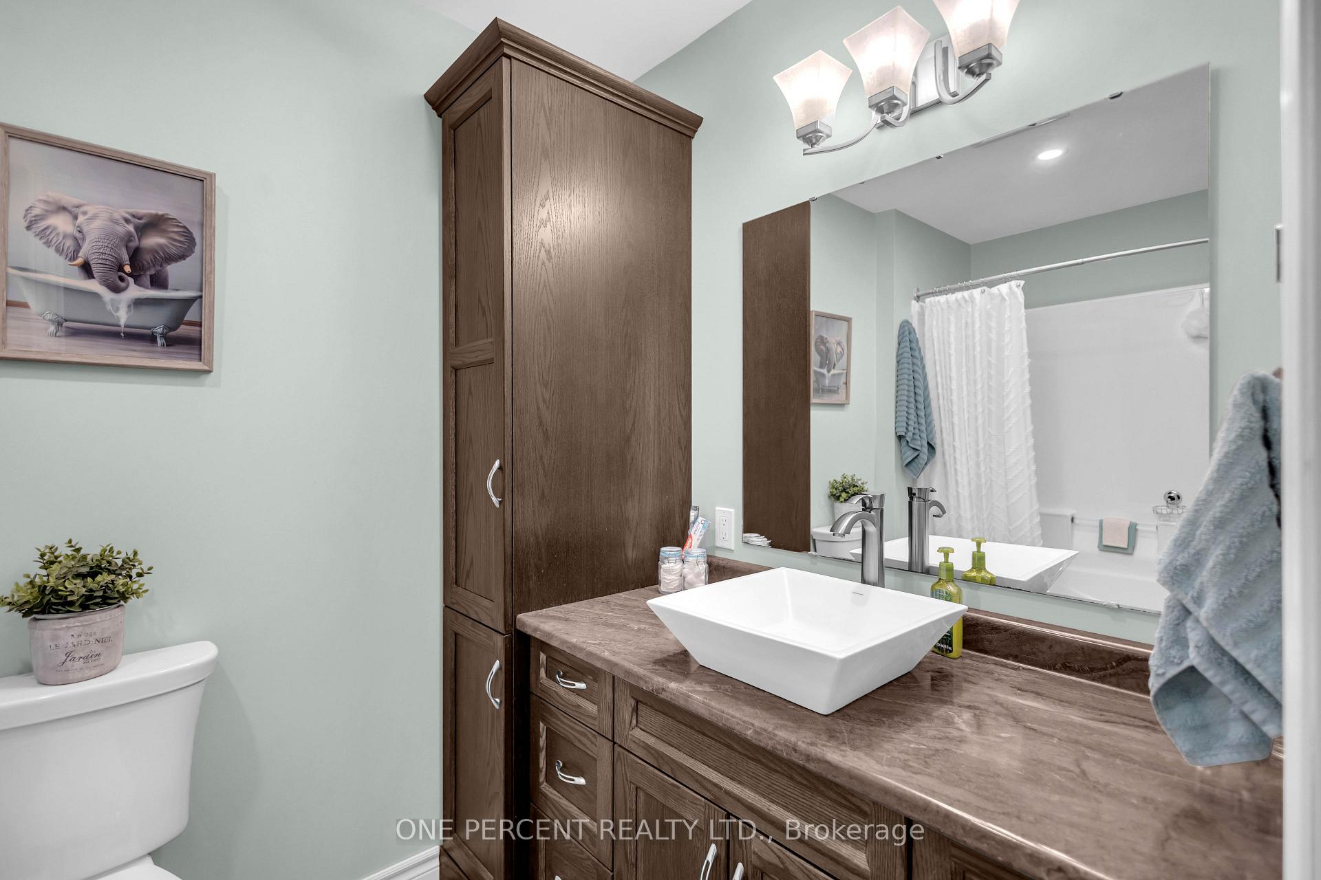 Photo 25 of 71 Alexander Drive, Brantford, Holmesdale-Lansdowne — HOMEH