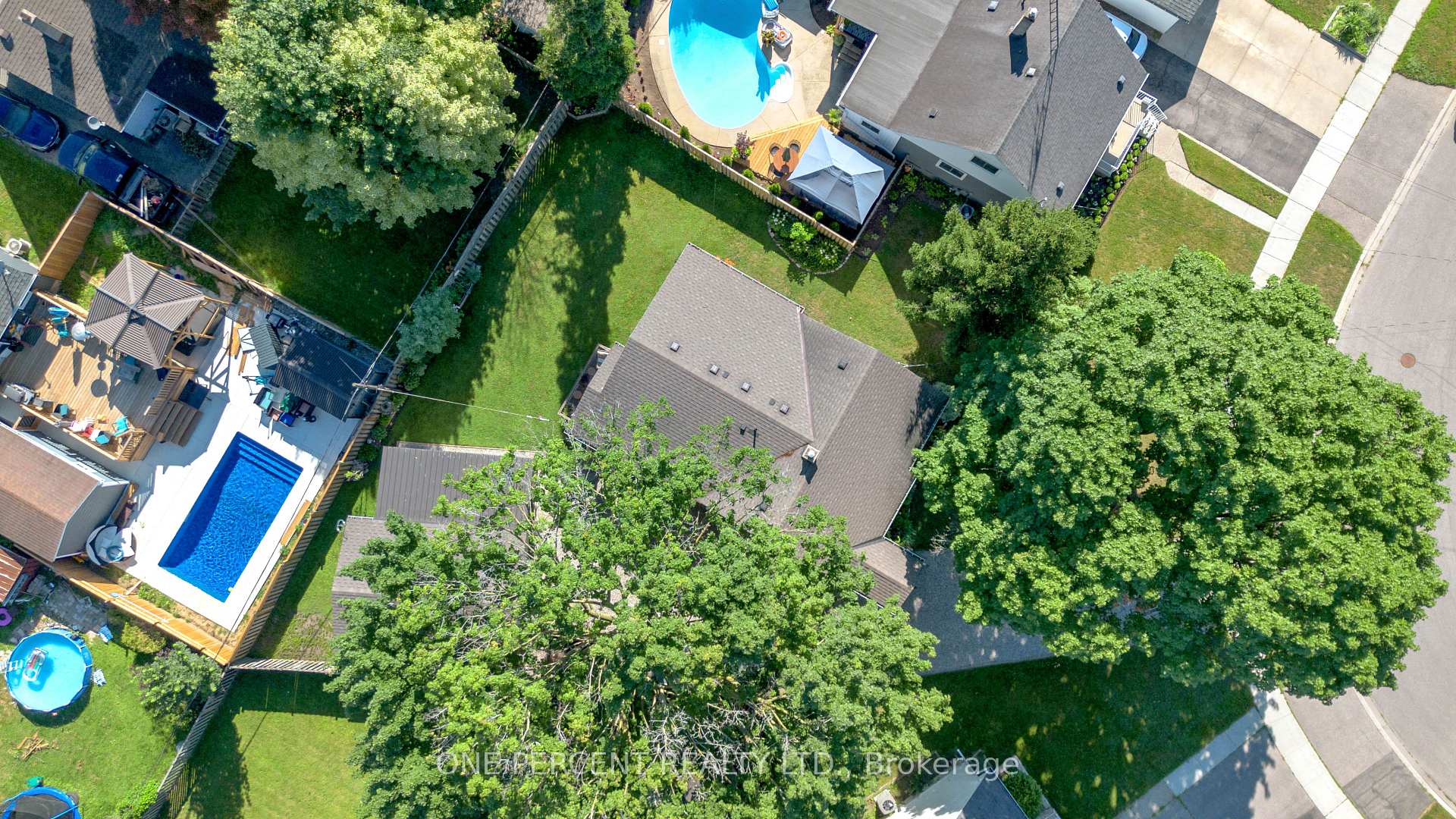 Photo 39 of 71 Alexander Drive, Brantford, Holmesdale-Lansdowne — HOMEH