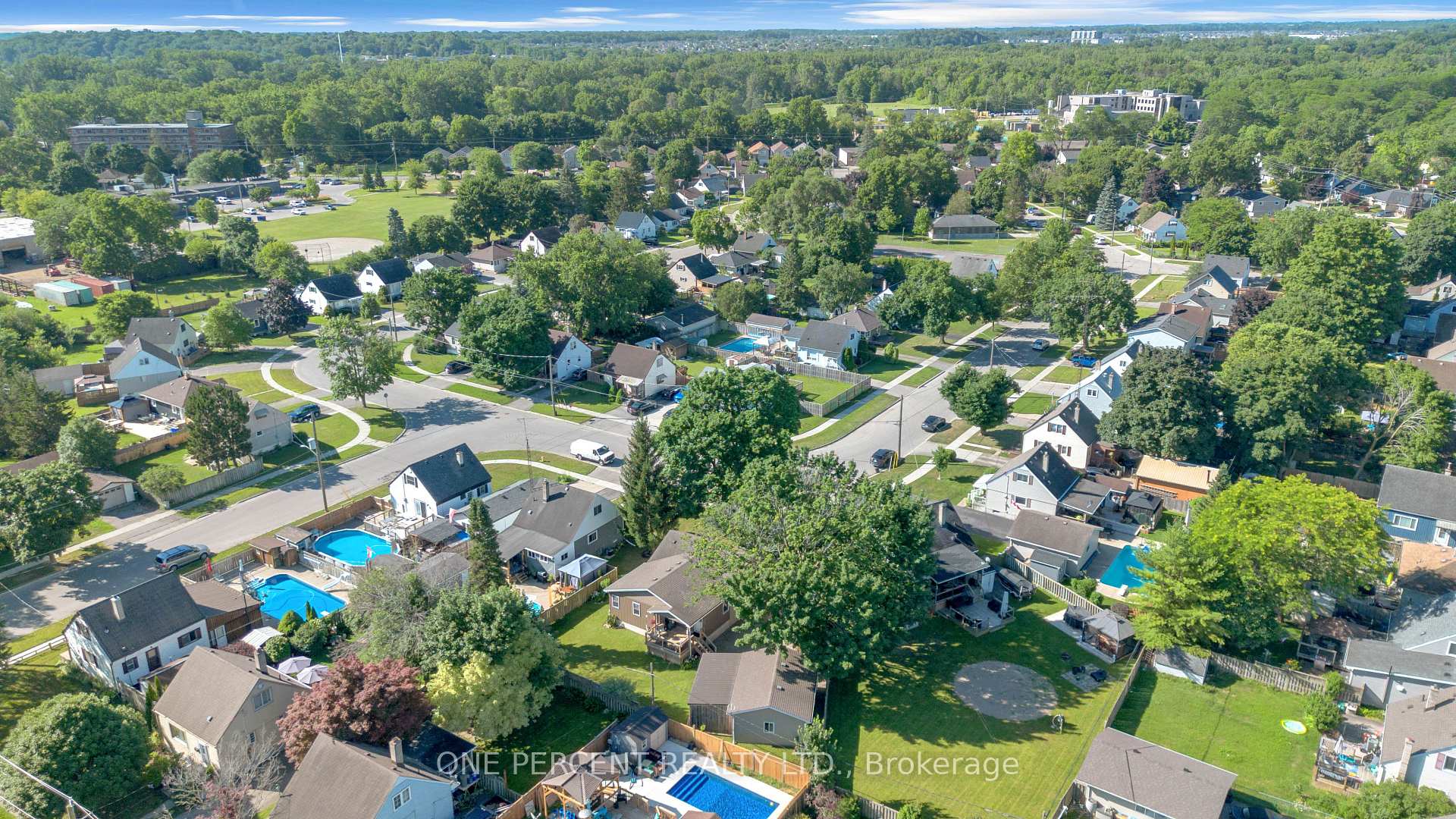 Photo 41 of 71 Alexander Drive, Brantford, Holmesdale-Lansdowne — HOMEH