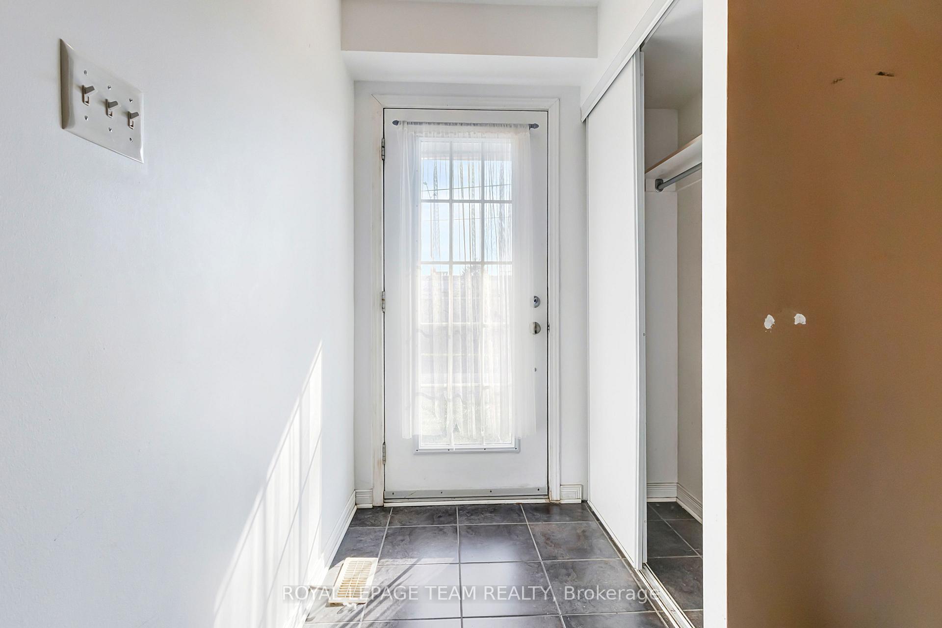 Photo 3 of 566 Simran Private, Ottawa, Barrhaven - Cedargrove/Fraserdale — HOMEH