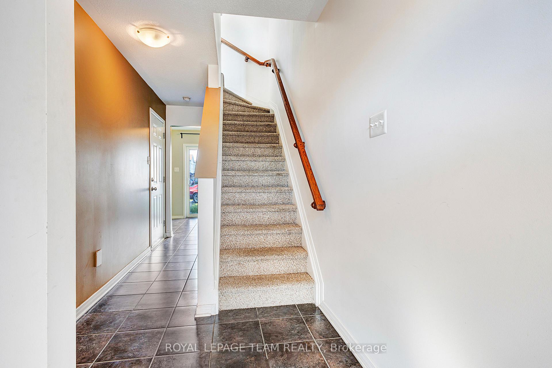 Photo 4 of 566 Simran Private, Ottawa, Barrhaven - Cedargrove/Fraserdale — HOMEH