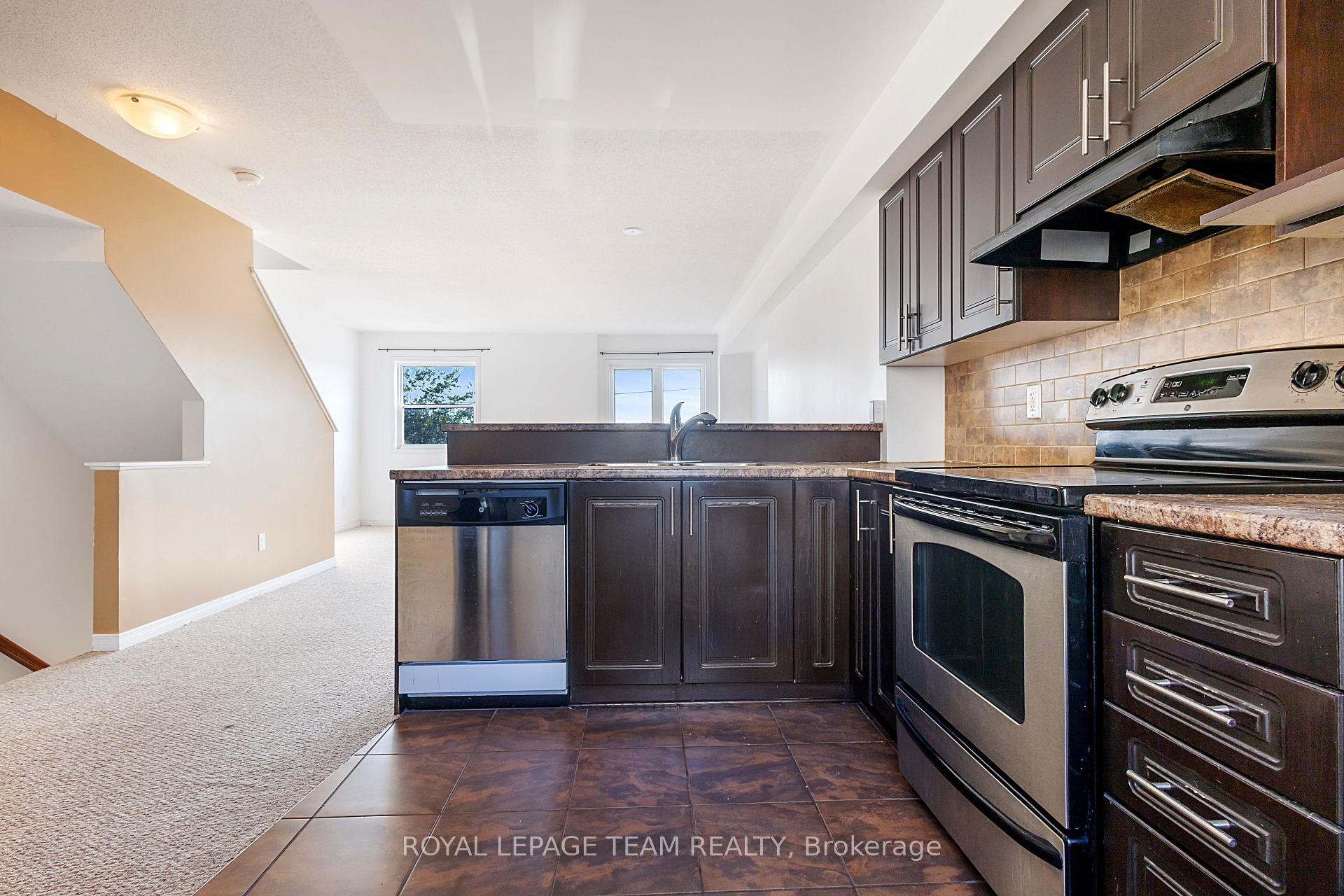 Photo 6 of 566 Simran Private, Ottawa, Barrhaven - Cedargrove/Fraserdale — HOMEH