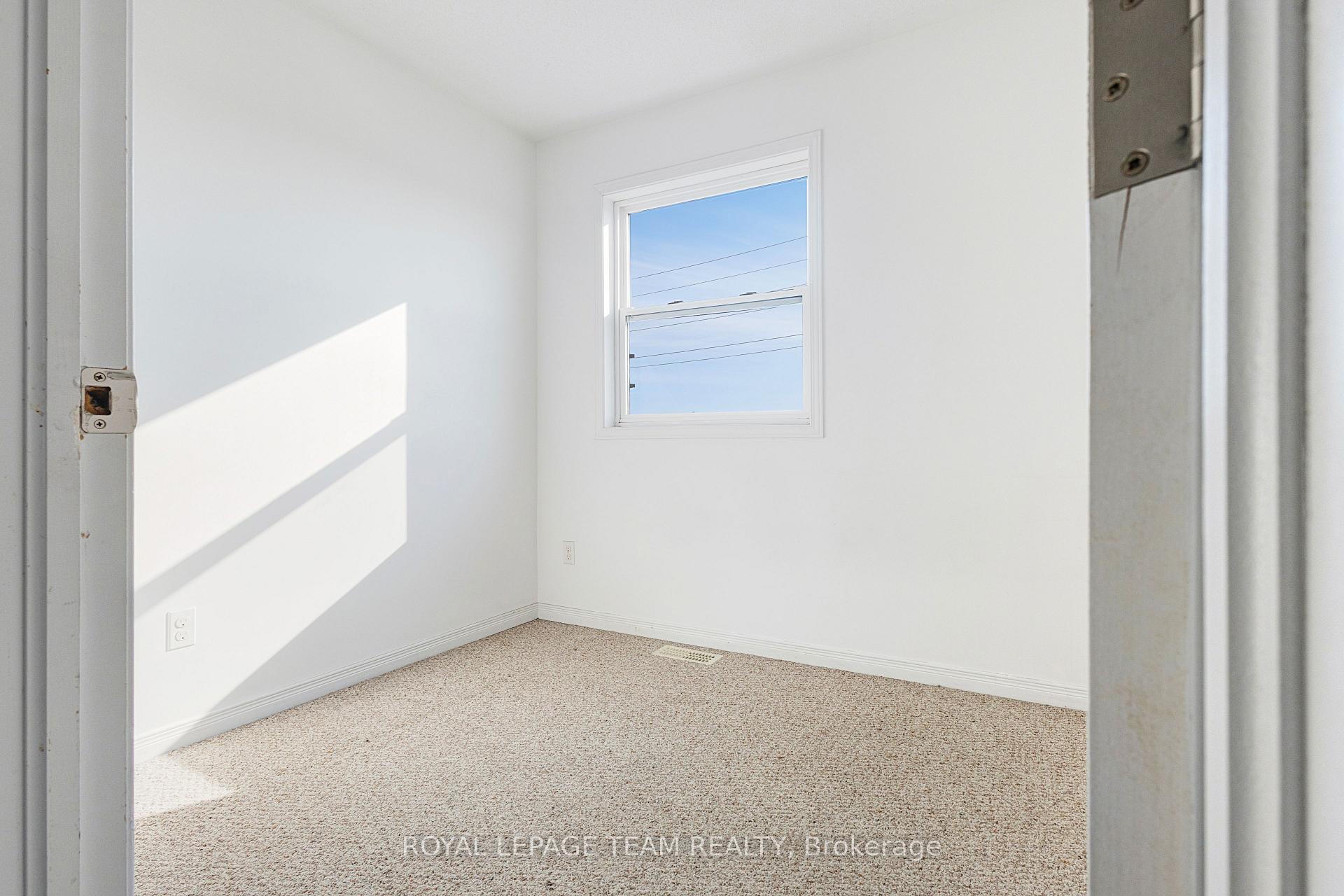 Photo 18 of 566 Simran Private, Ottawa, Barrhaven - Cedargrove/Fraserdale — HOMEH
