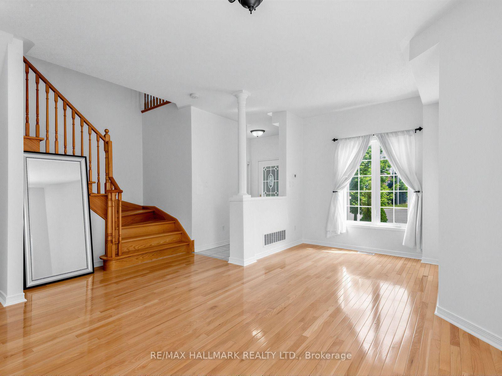 Photo 4 of 79 Wheelwright Drive, Richmond Hill, Oak Ridges Lake Wilcox — HOMEH