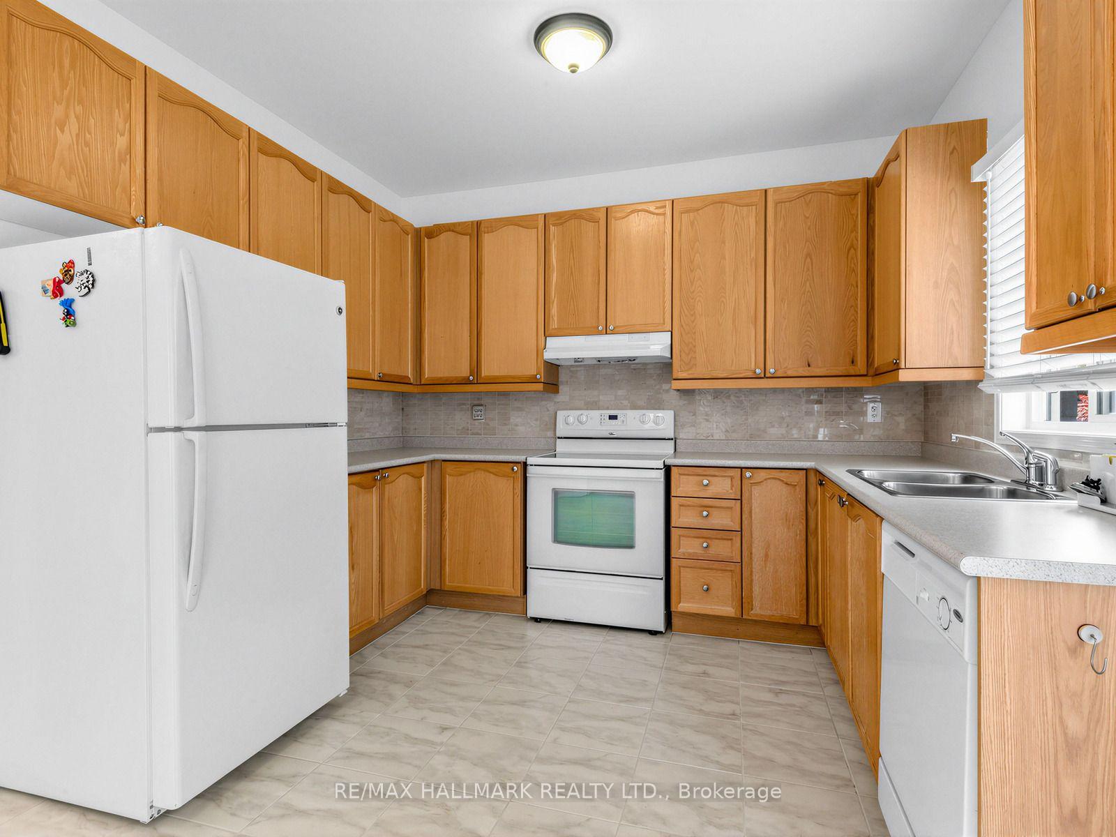 Photo 8 of 79 Wheelwright Drive, Richmond Hill, Oak Ridges Lake Wilcox — HOMEH