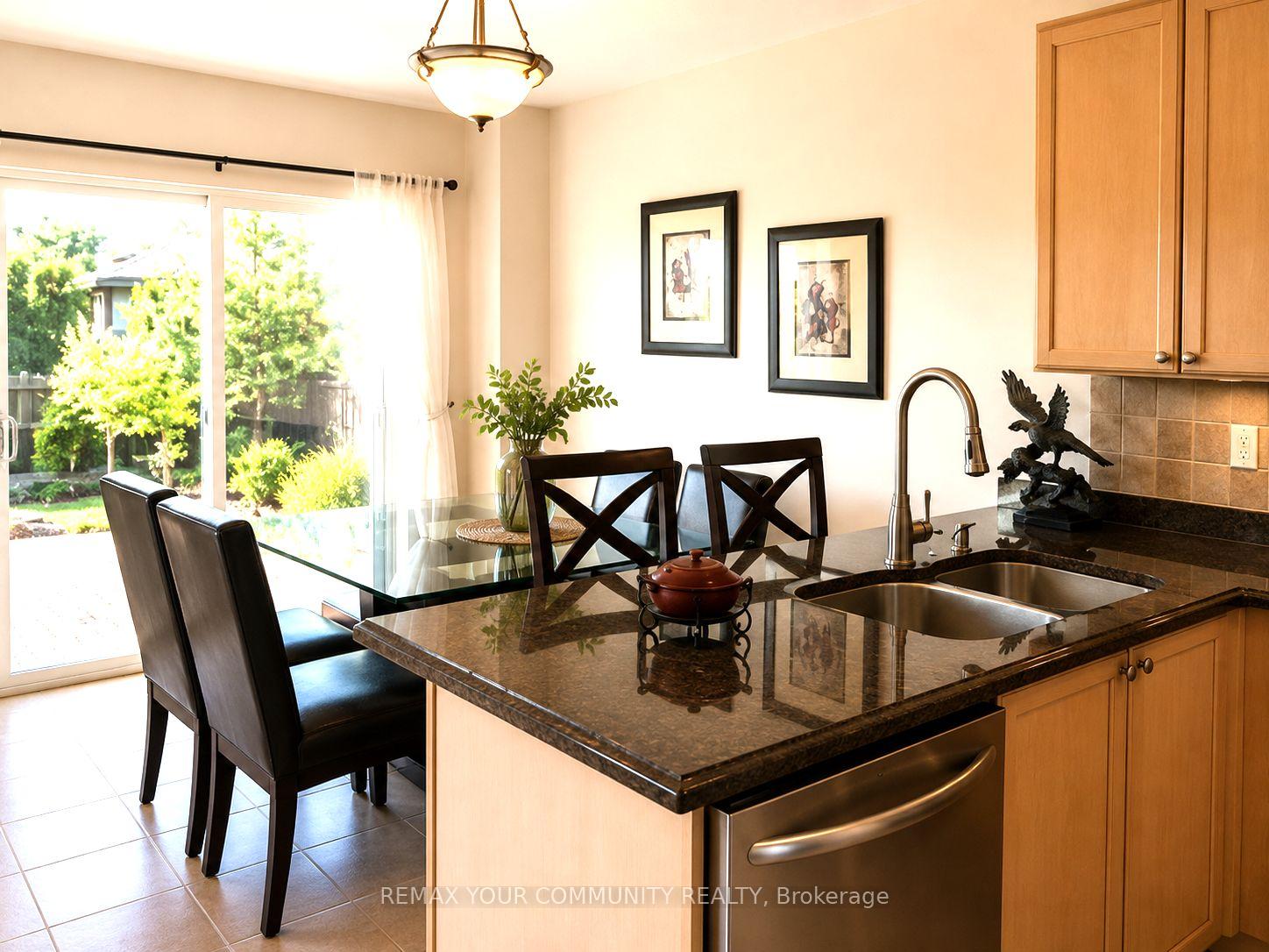 Photo 3 of 112 Barnwood Drive, Richmond Hill, Oak Ridges Lake Wilcox — HOMEH