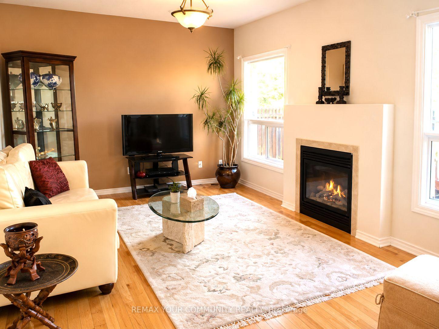 Photo 4 of 112 Barnwood Drive, Richmond Hill, Oak Ridges Lake Wilcox — HOMEH