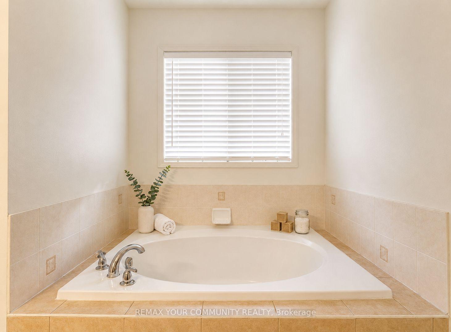 Photo 15 of 112 Barnwood Drive, Richmond Hill, Oak Ridges Lake Wilcox — HOMEH