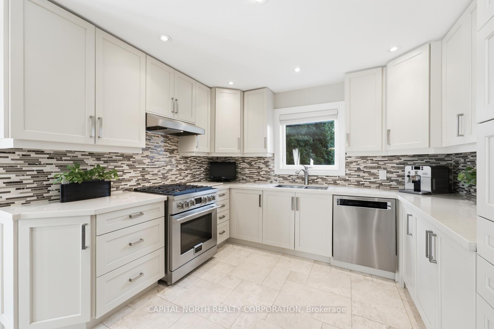 Photo 10 of 40 Claremont Lane, Vaughan, West Woodbridge — HOMEH