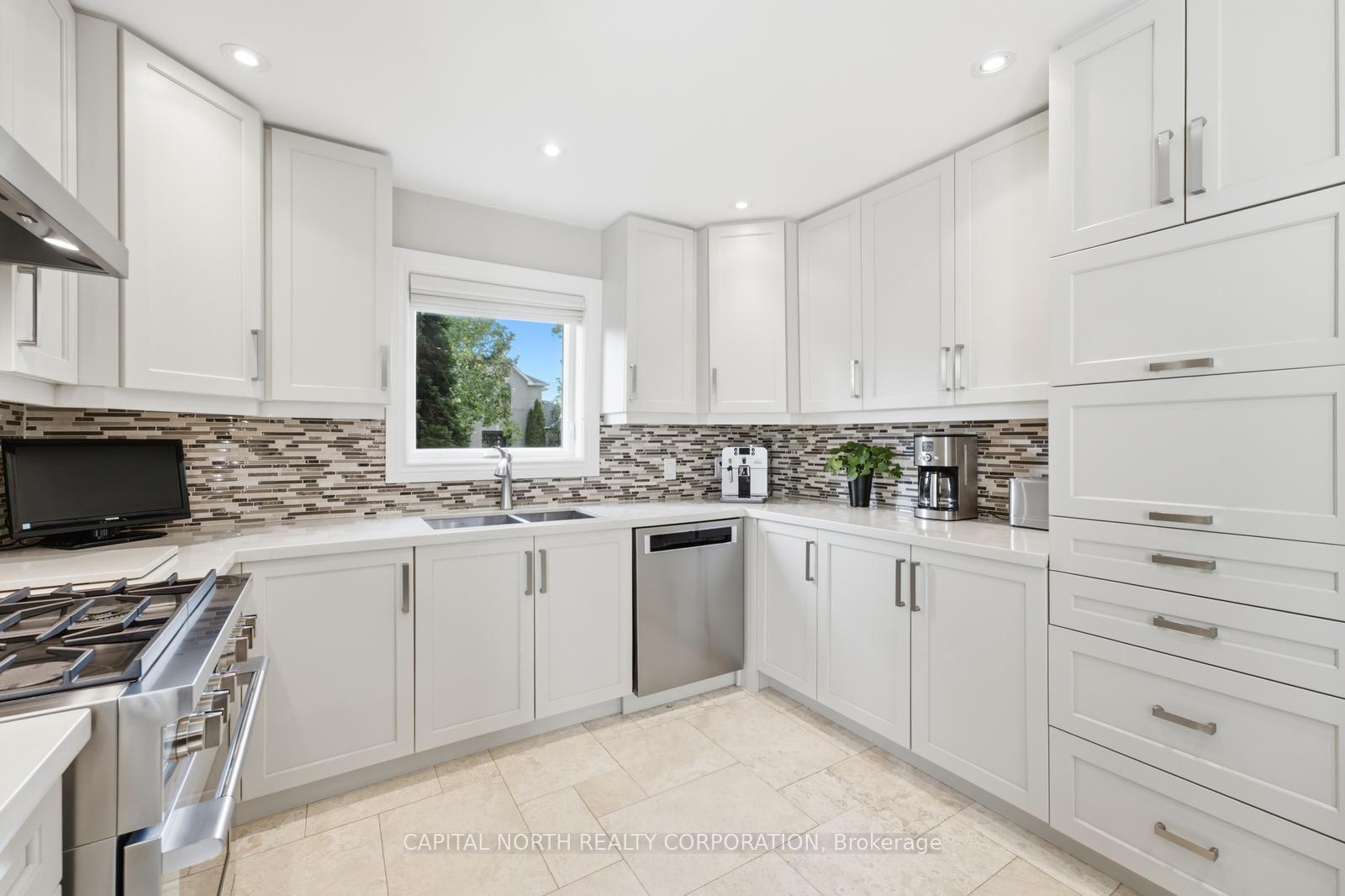 Photo 11 of 40 Claremont Lane, Vaughan, West Woodbridge — HOMEH