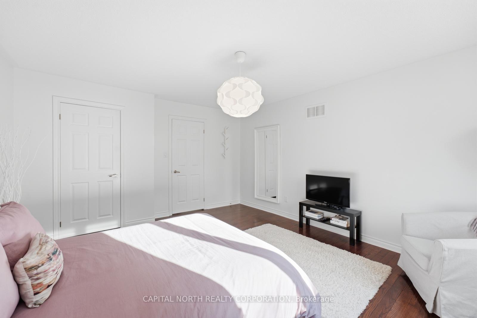 Photo 29 of 40 Claremont Lane, Vaughan, West Woodbridge — HOMEH