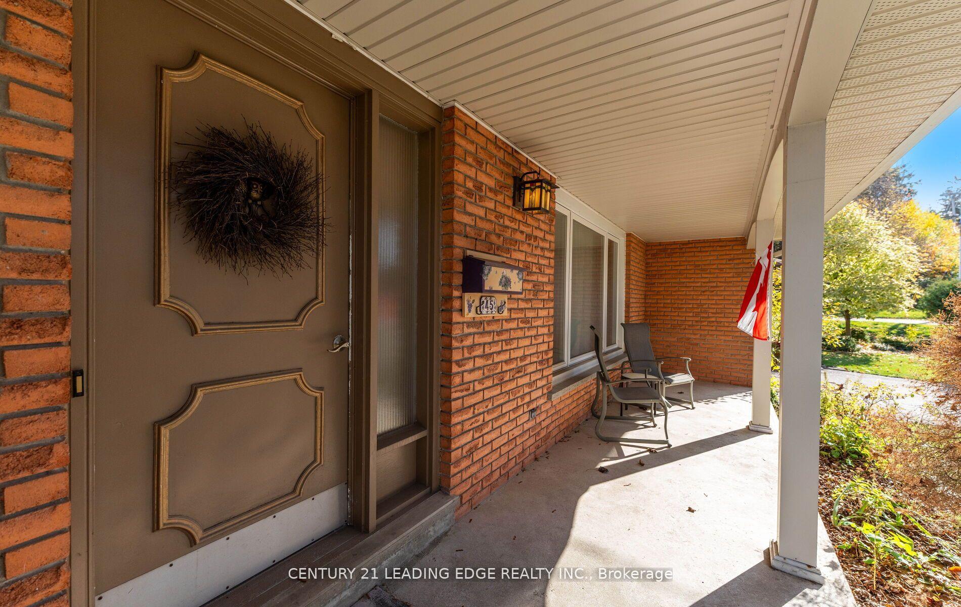 Photo 3 of 45 Bayview Drive, Barrie, Allandale — HOMEH