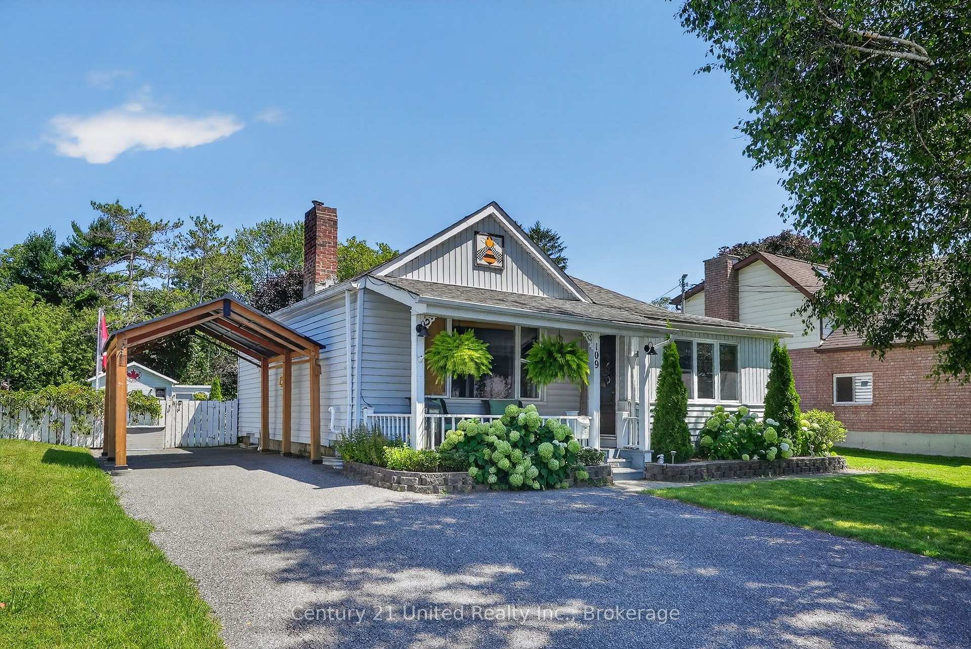 Front of 109 Elgin Street N